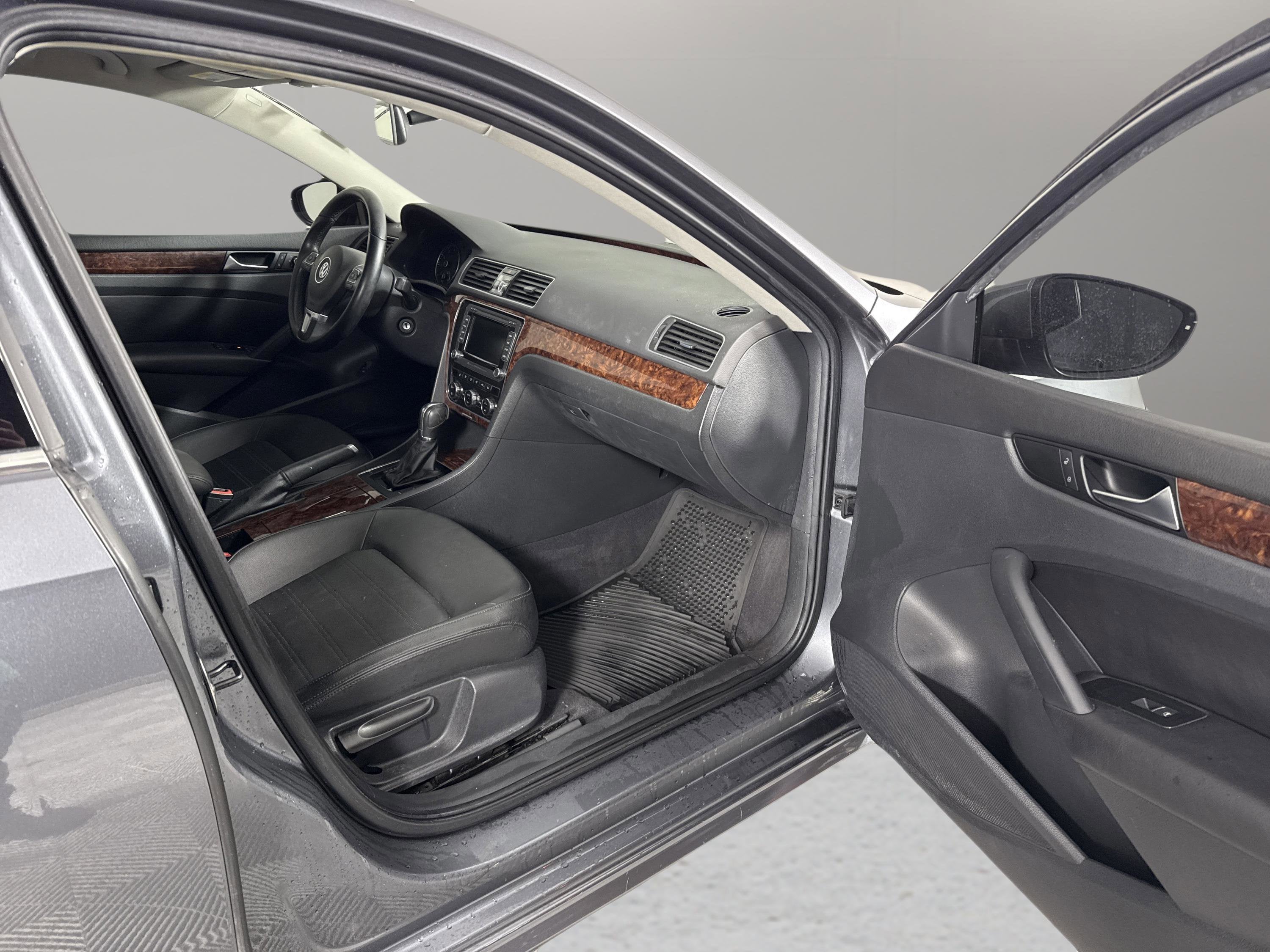 2012 Volkswagen Passat SEL