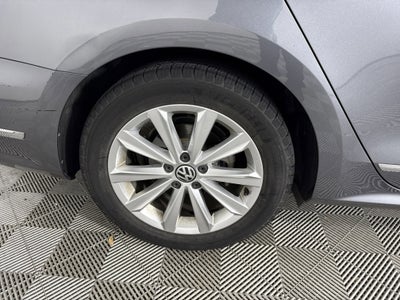 2012 Volkswagen Passat SEL