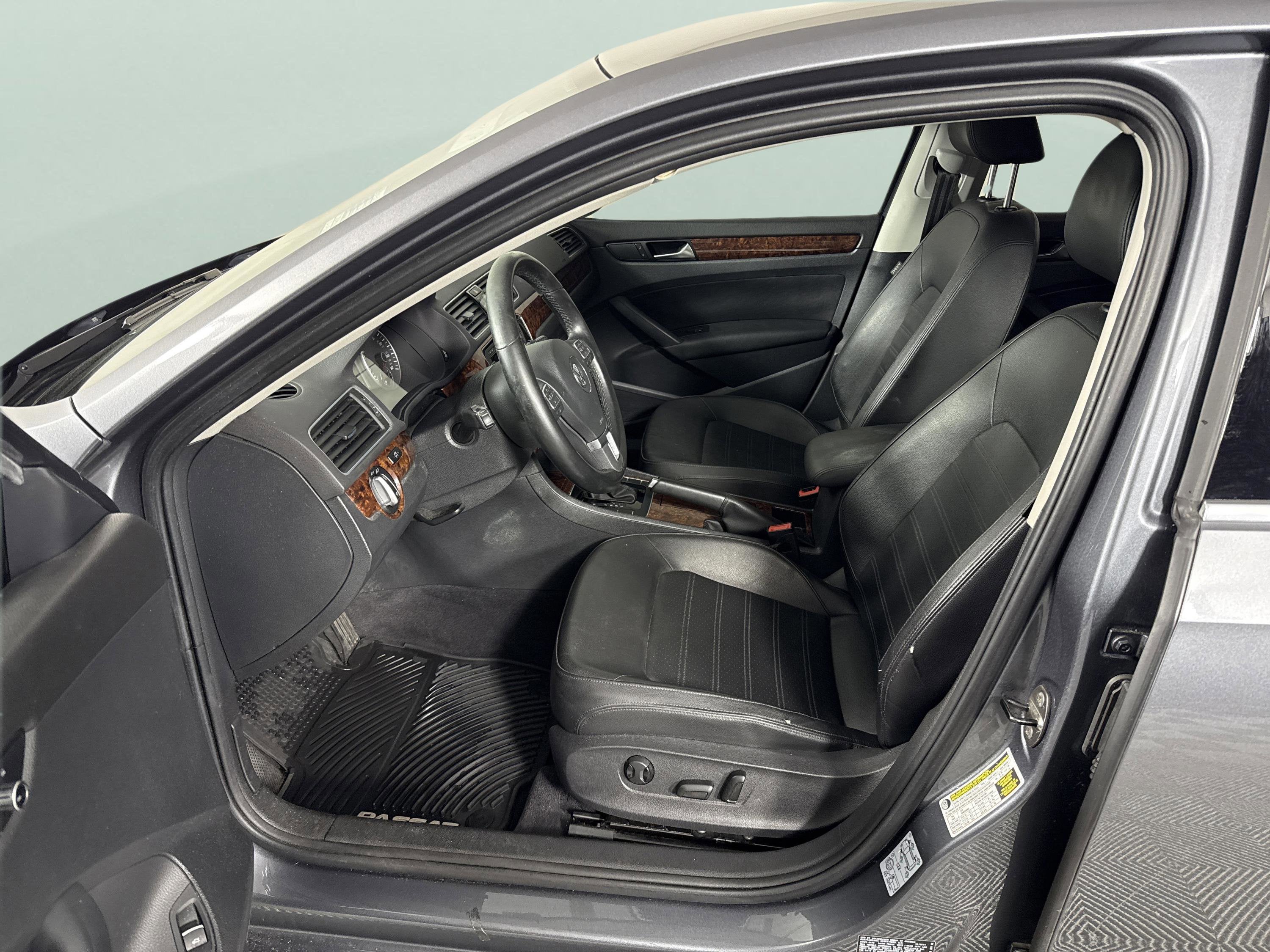 2012 Volkswagen Passat SEL