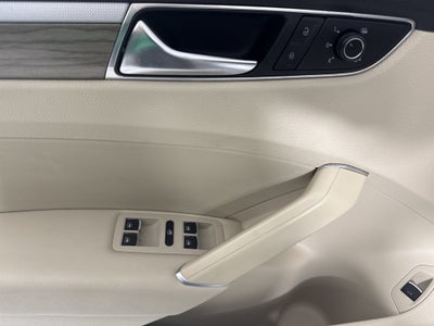 2017 Volkswagen Passat 1.8T SEL Premium