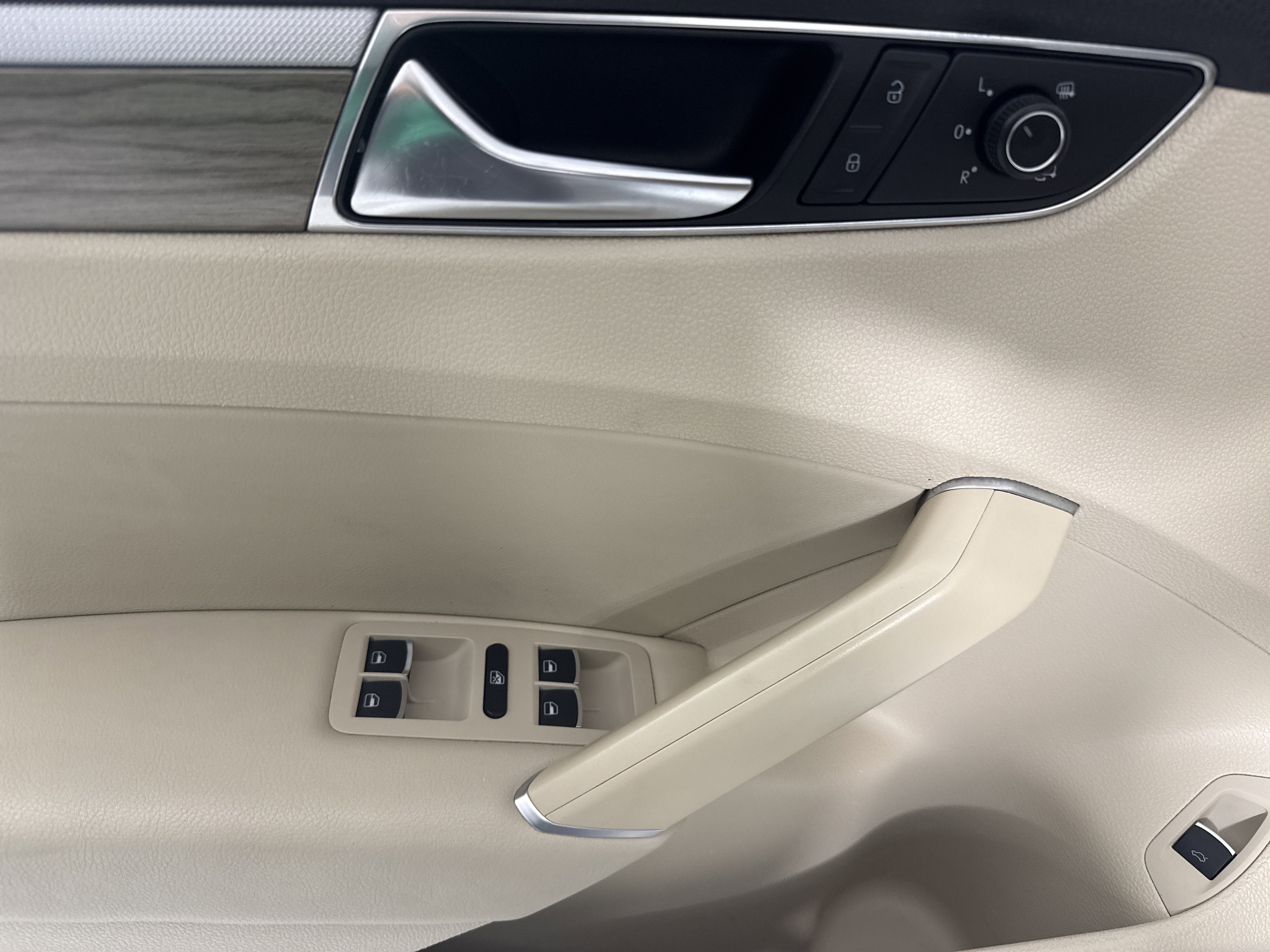 2017 Volkswagen Passat 1.8T SEL Premium