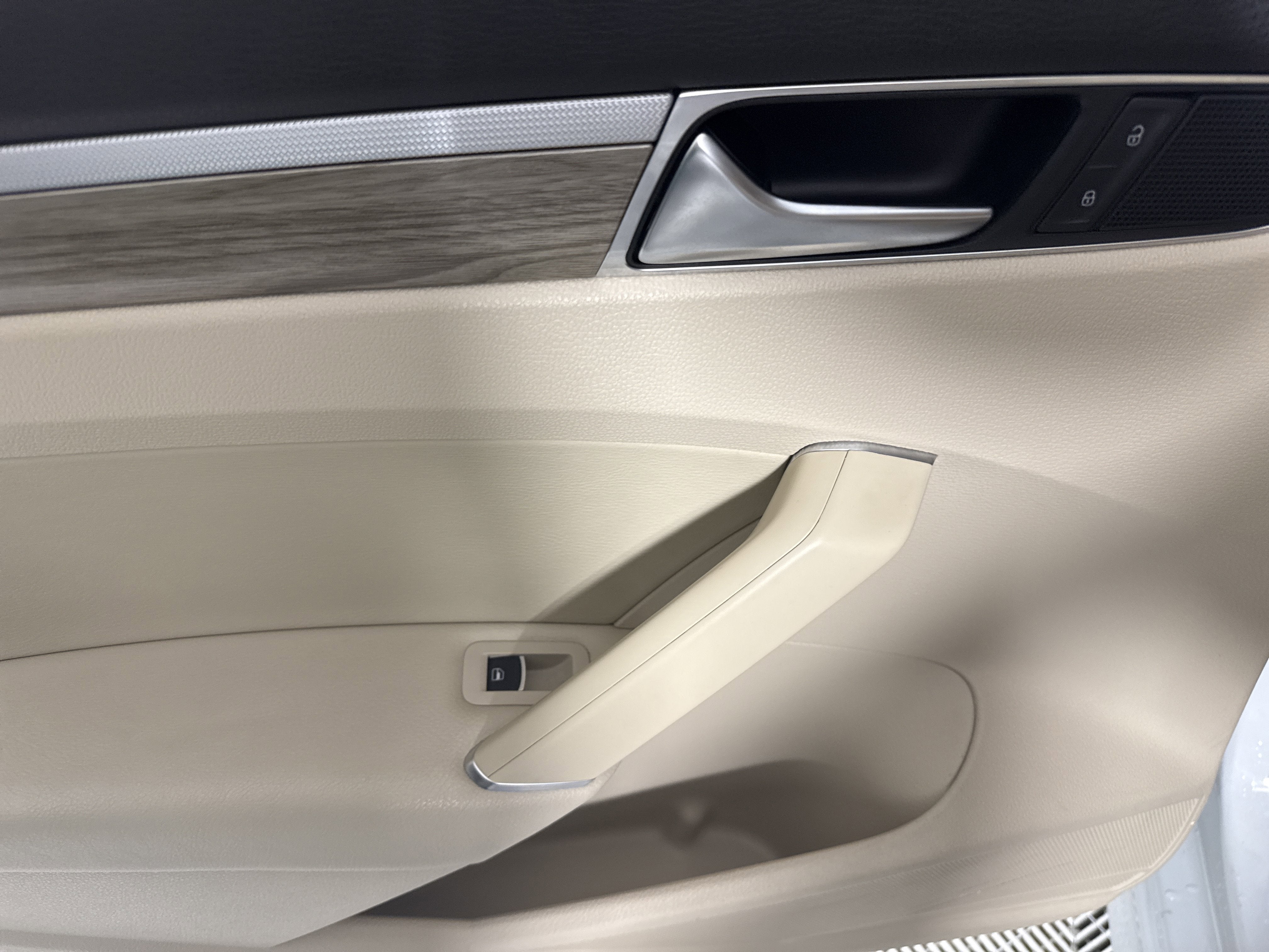 2017 Volkswagen Passat 1.8T SEL Premium