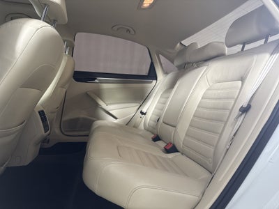 2017 Volkswagen Passat 1.8T SEL Premium