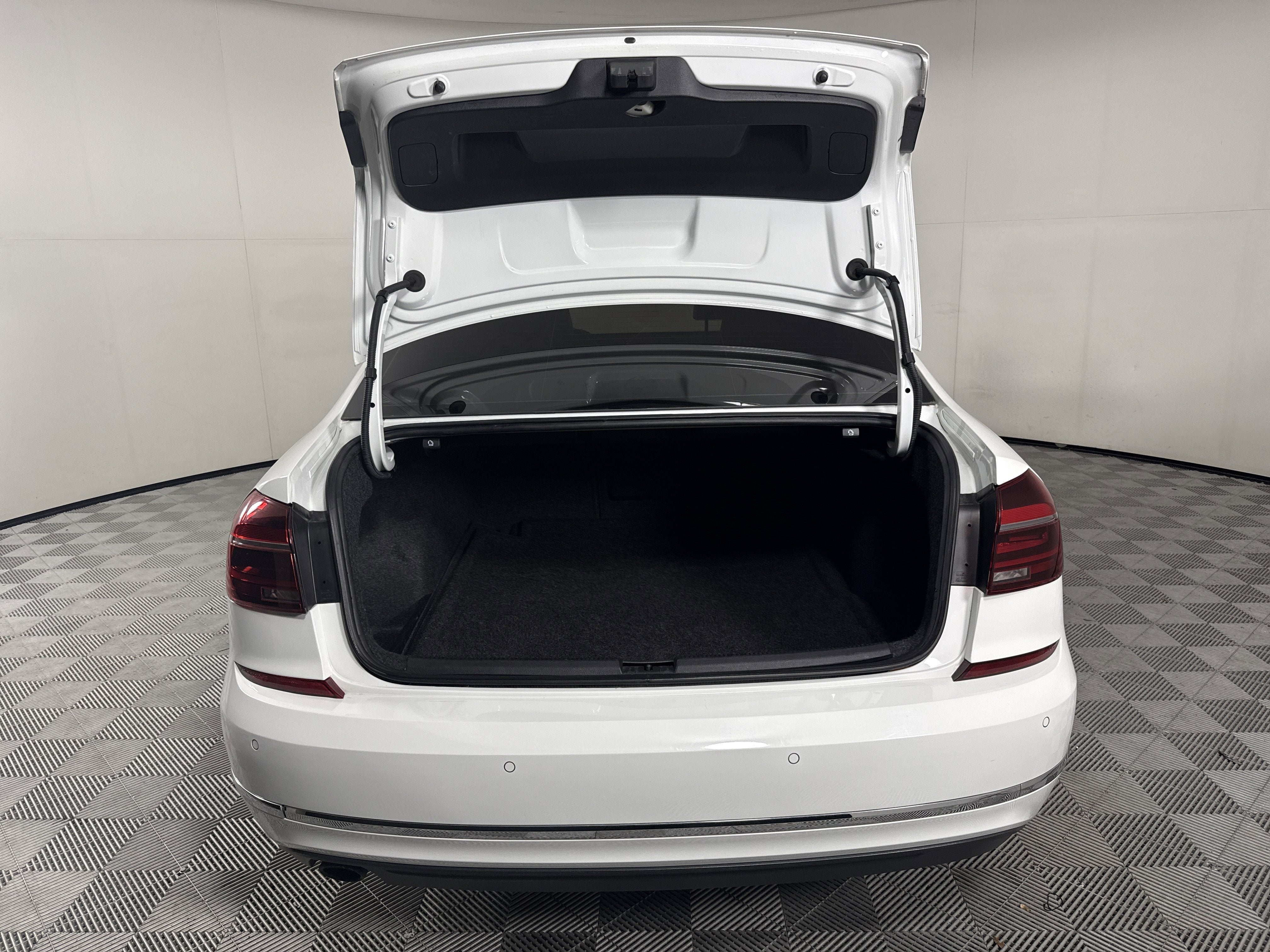 2017 Volkswagen Passat 1.8T SEL Premium