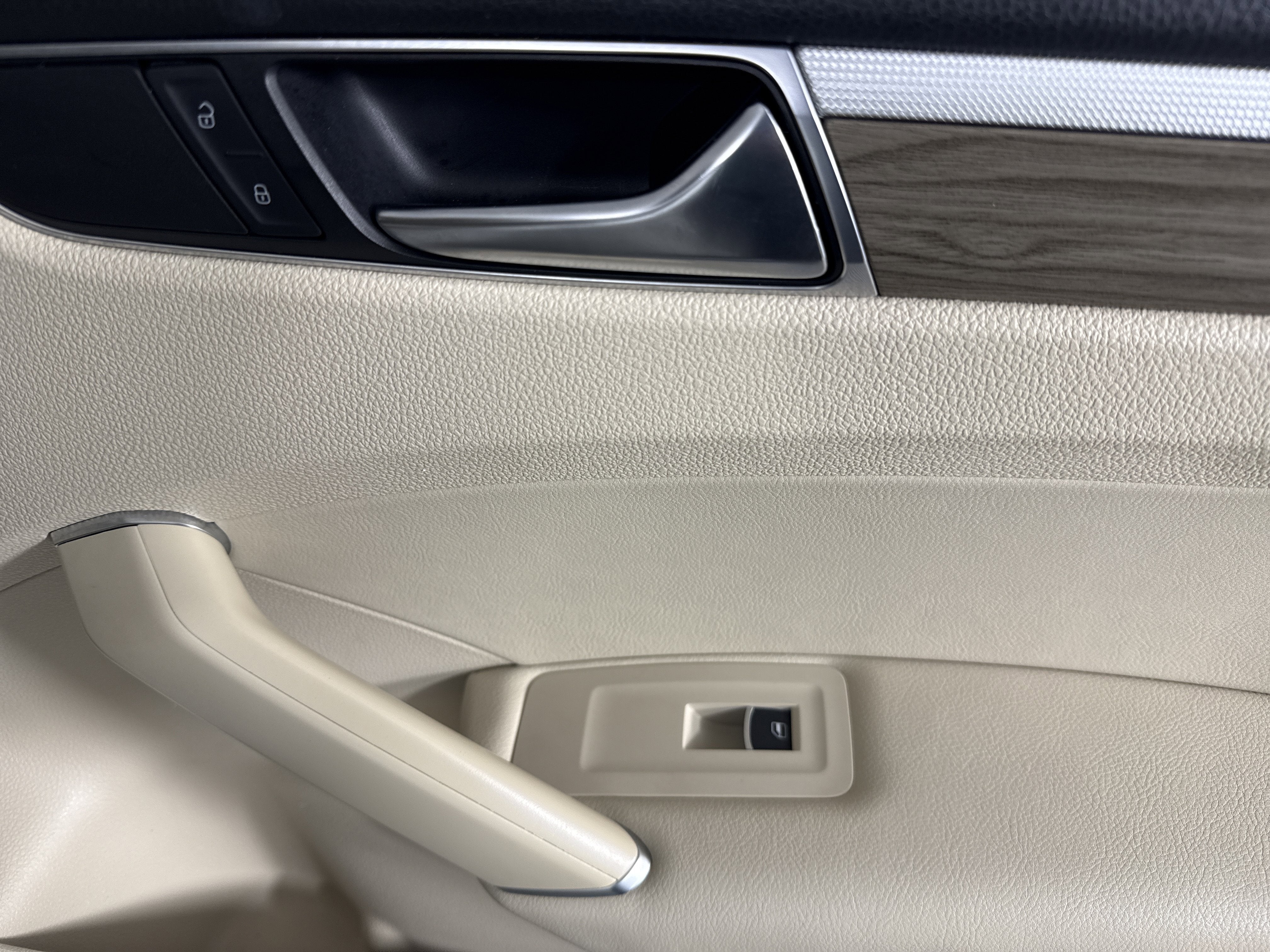 2017 Volkswagen Passat 1.8T SEL Premium