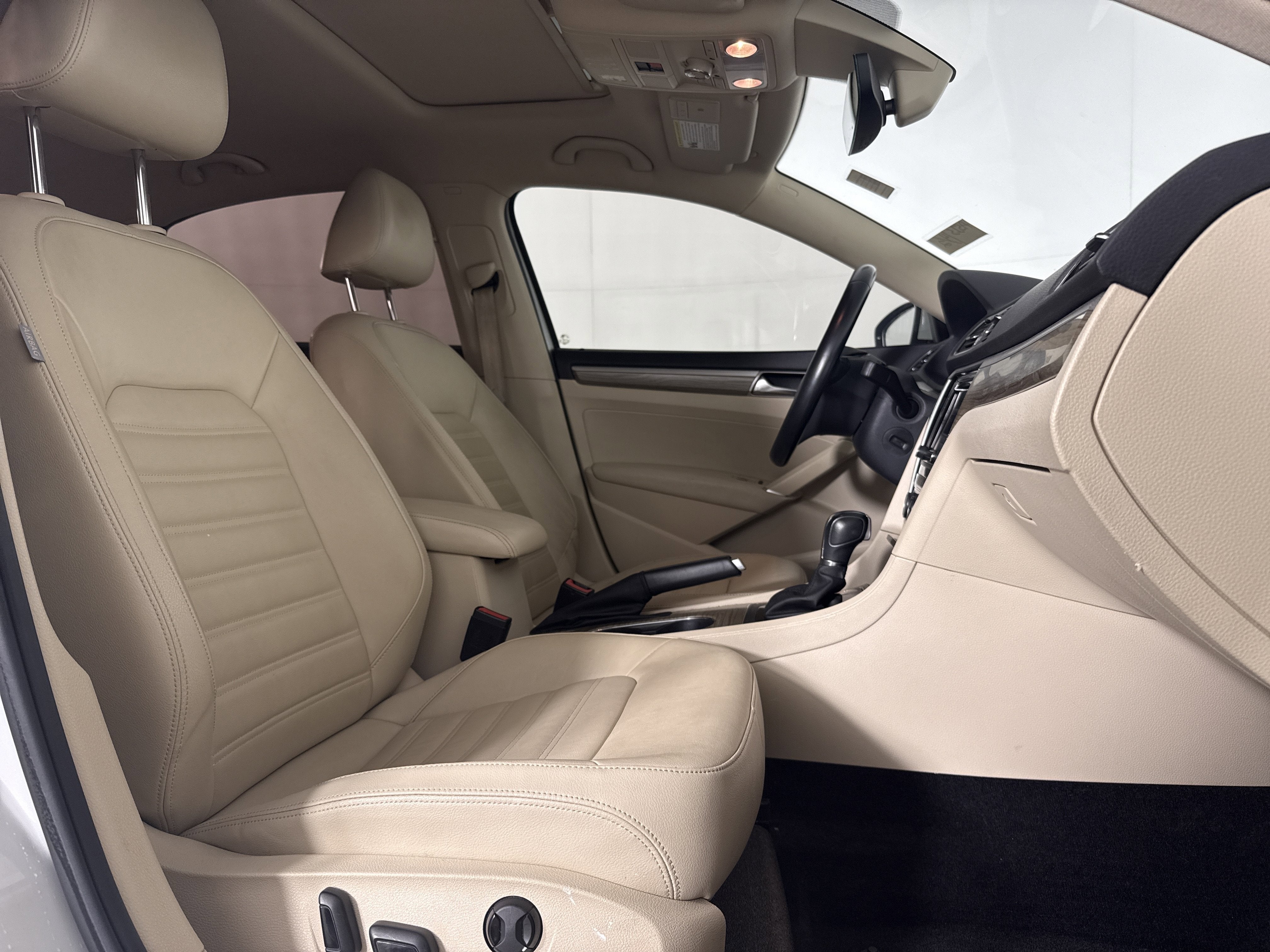 2017 Volkswagen Passat 1.8T SEL Premium