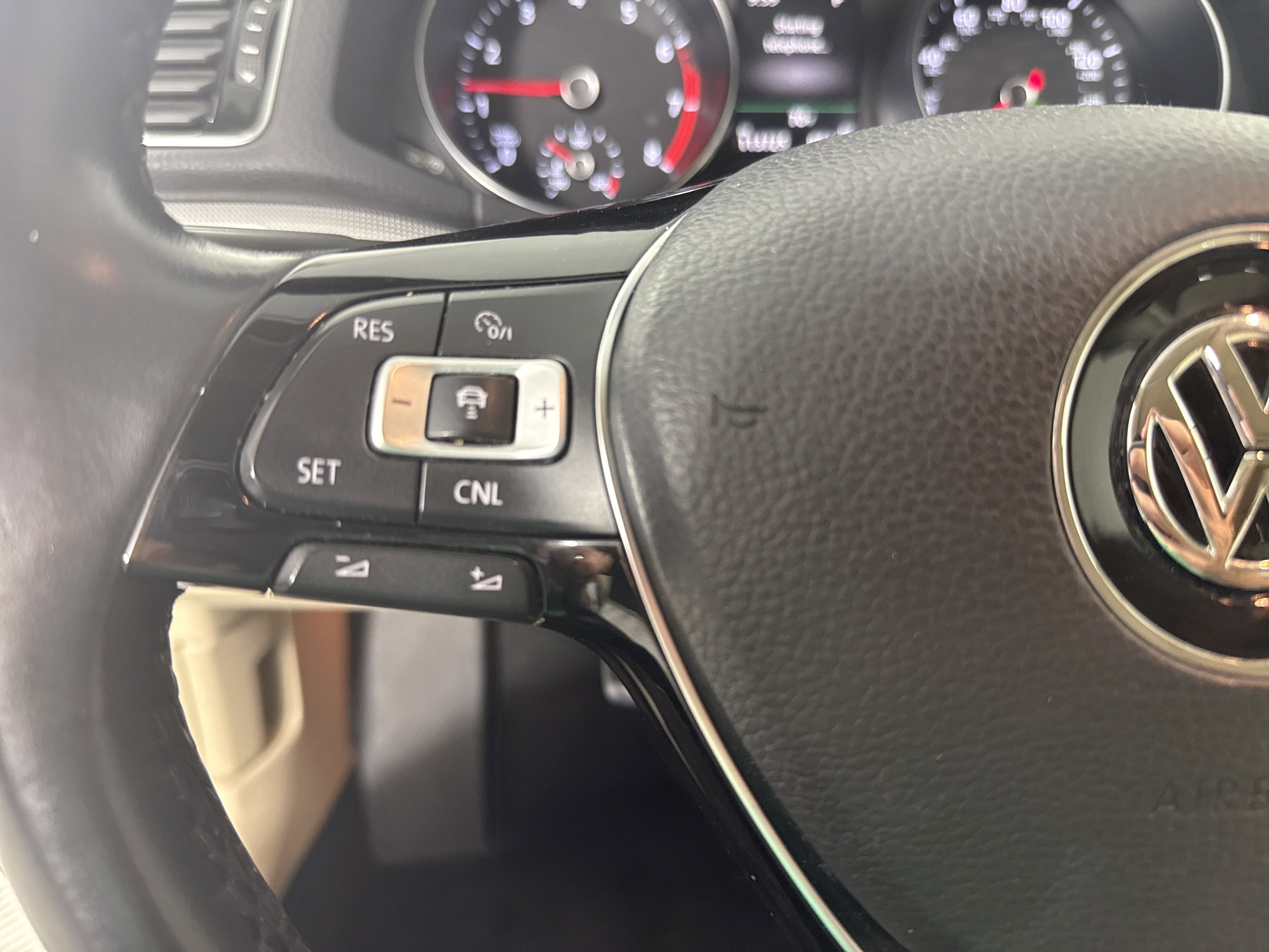 2017 Volkswagen Passat 1.8T SEL Premium