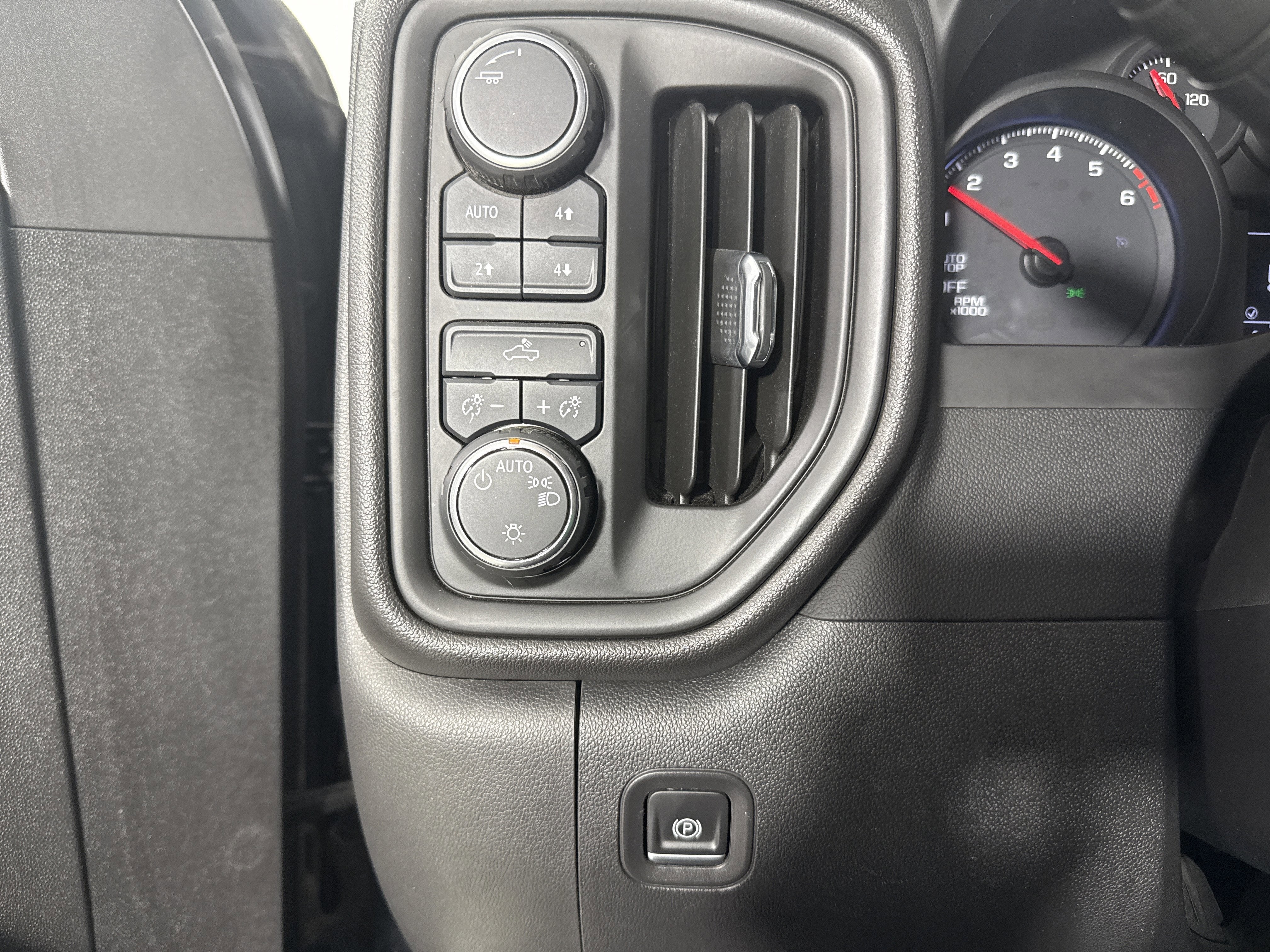 2023 Chevrolet Silverado 1500 Custom Trail Boss