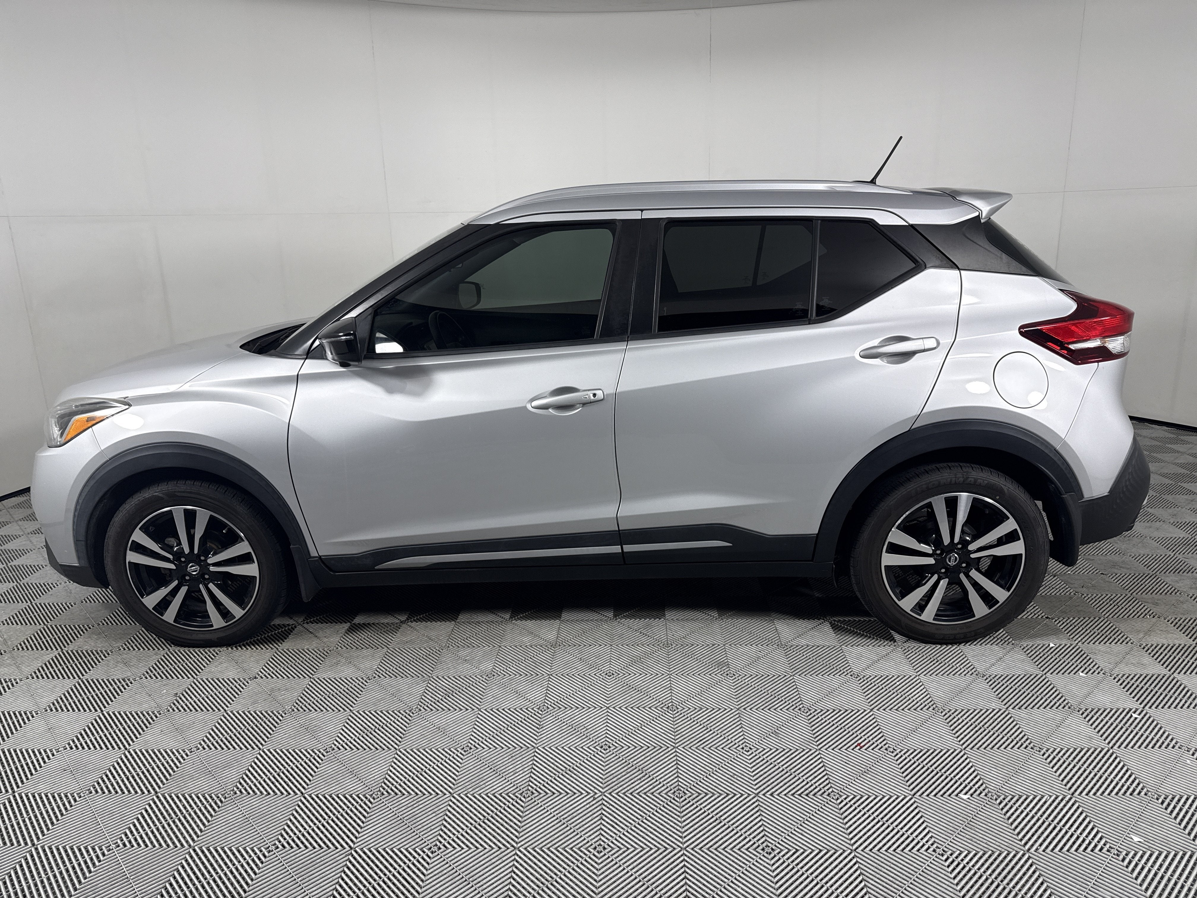 2019 Nissan Kicks SR