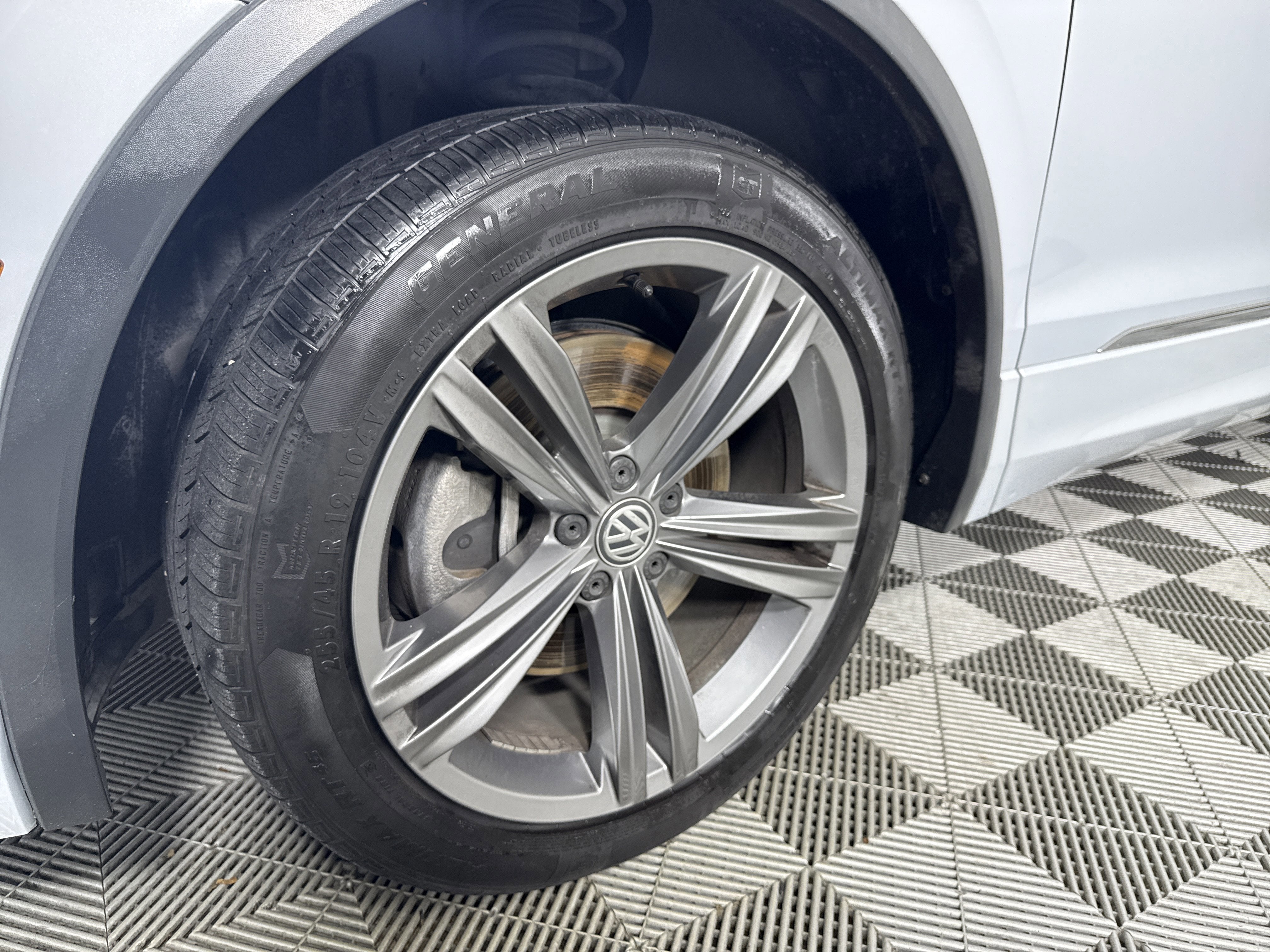 2019 Volkswagen Tiguan SEL R-Line