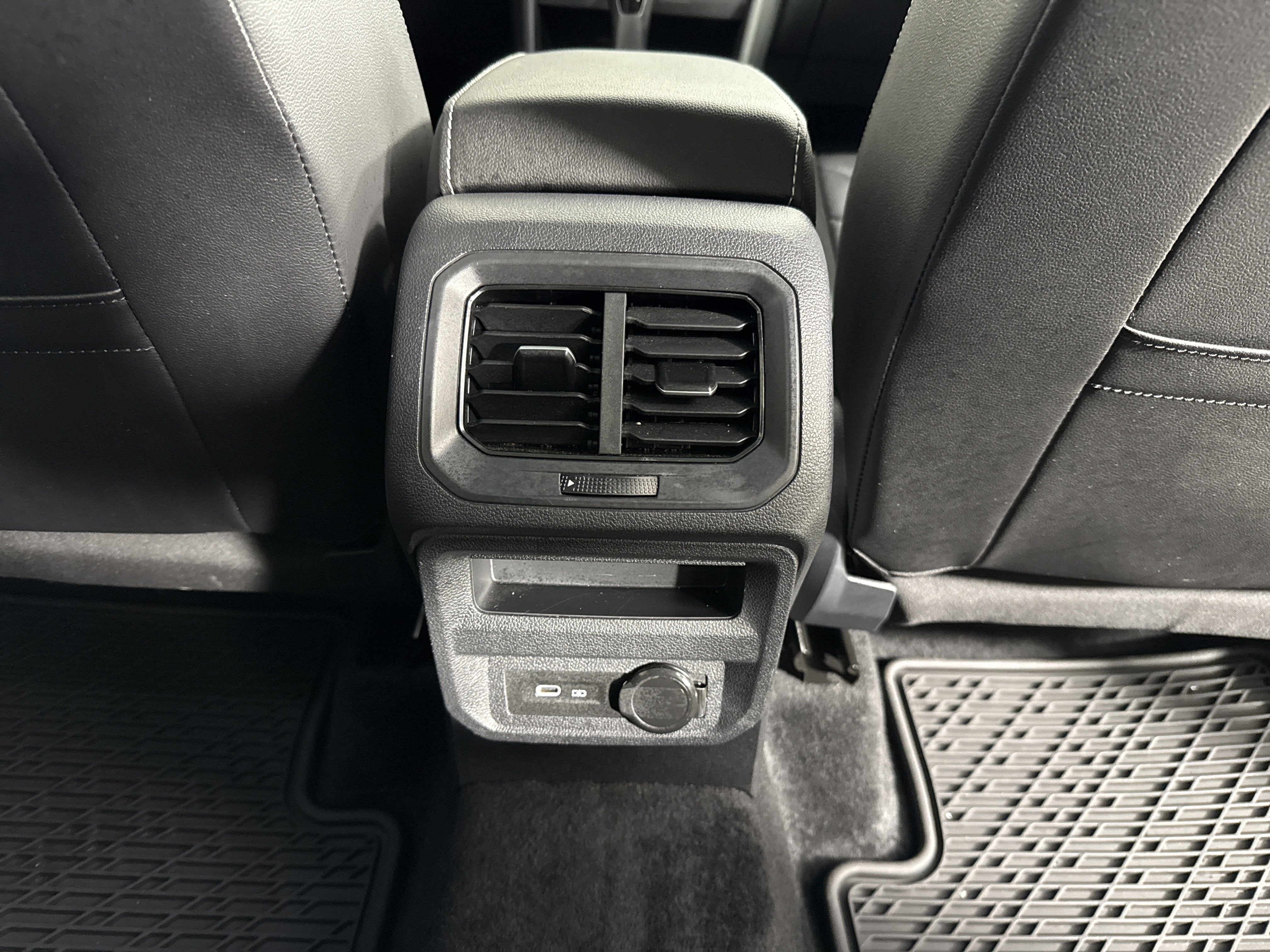 2024 Volkswagen Tiguan SEL R-Line