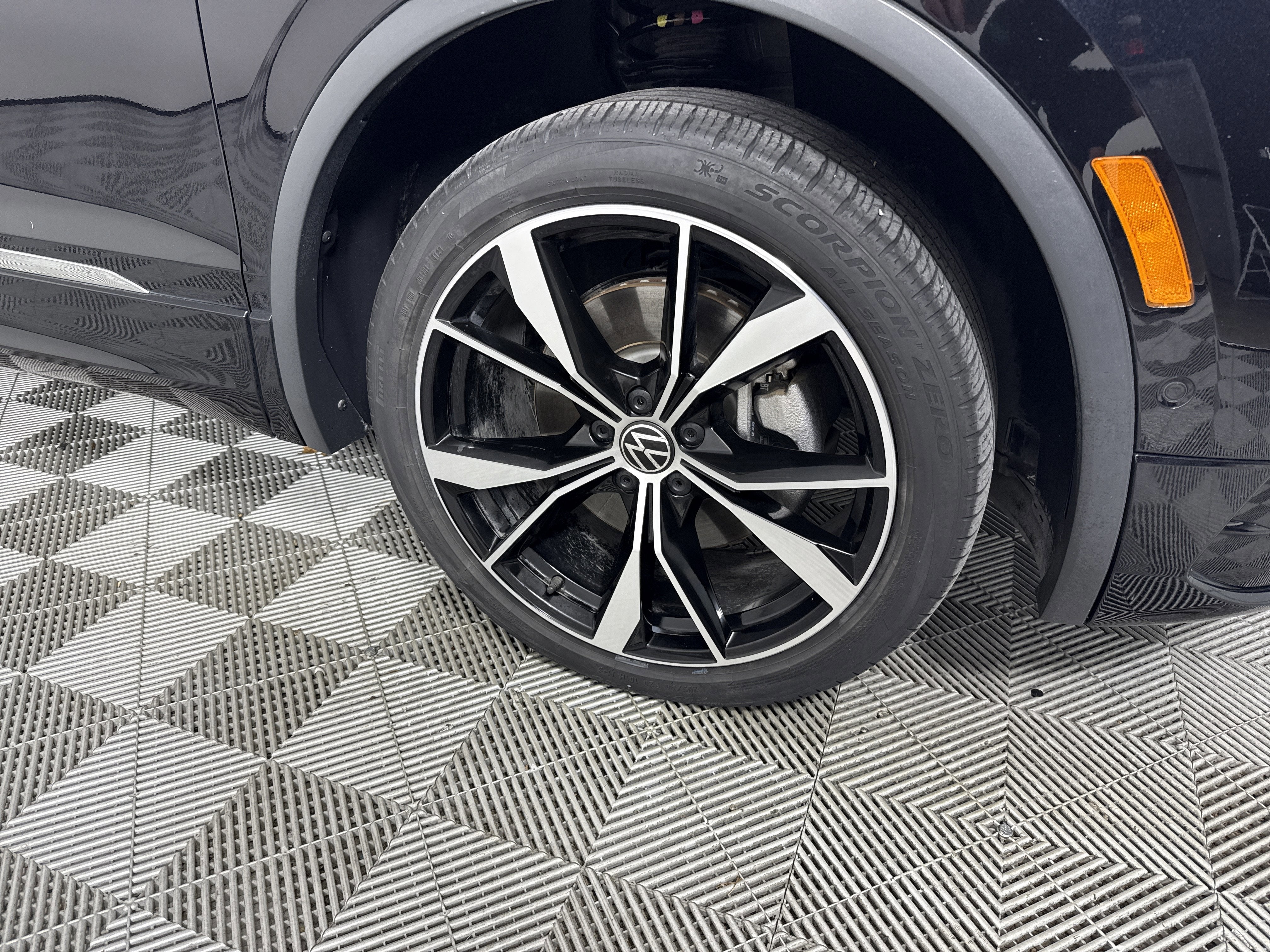 2024 Volkswagen Tiguan SEL R-Line