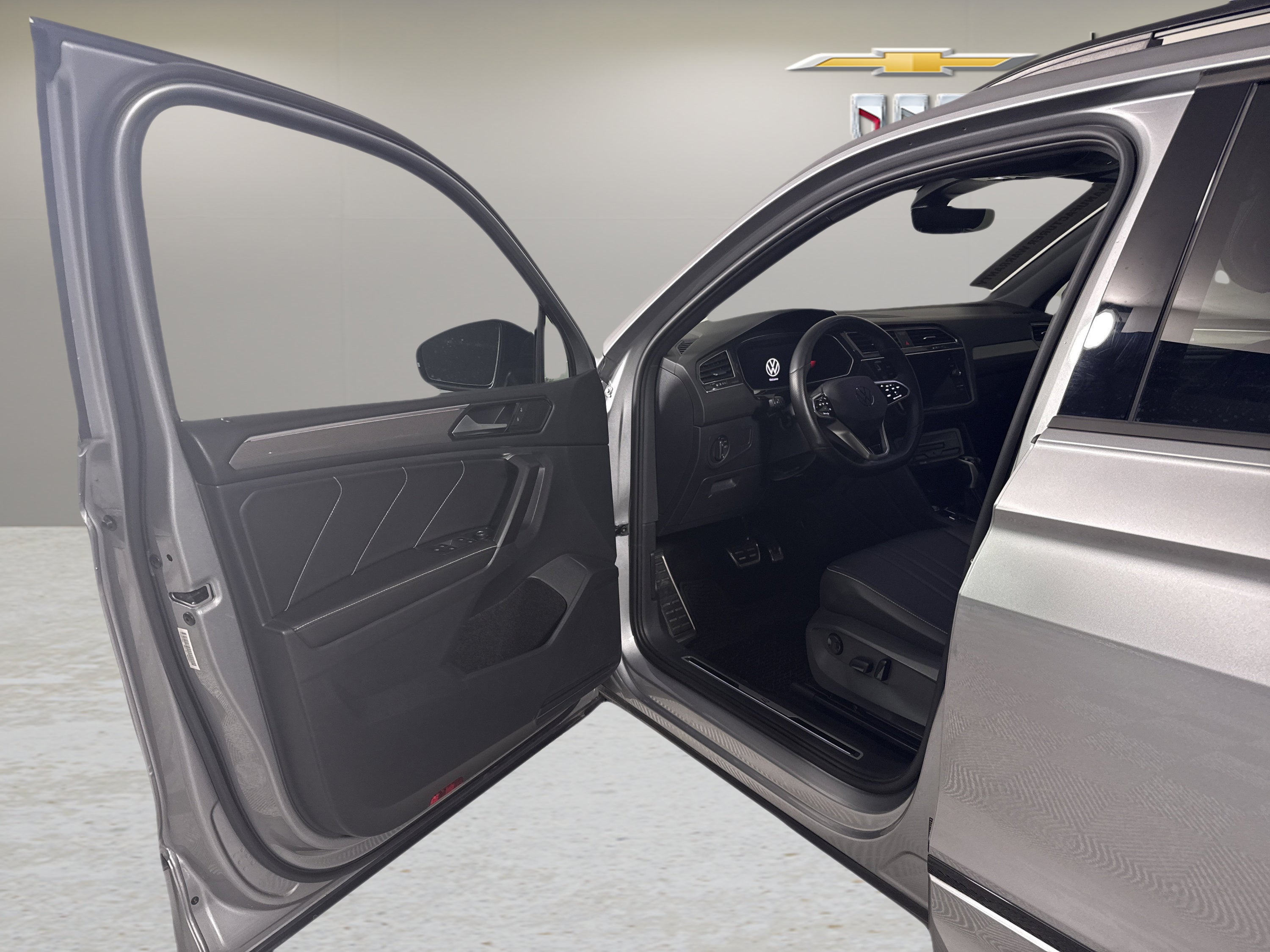 2023 Volkswagen Tiguan SE R-Line Black