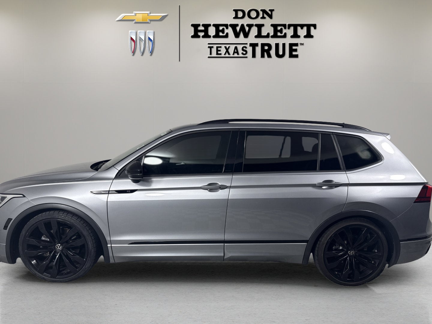 2023 Volkswagen Tiguan SE R-Line Black