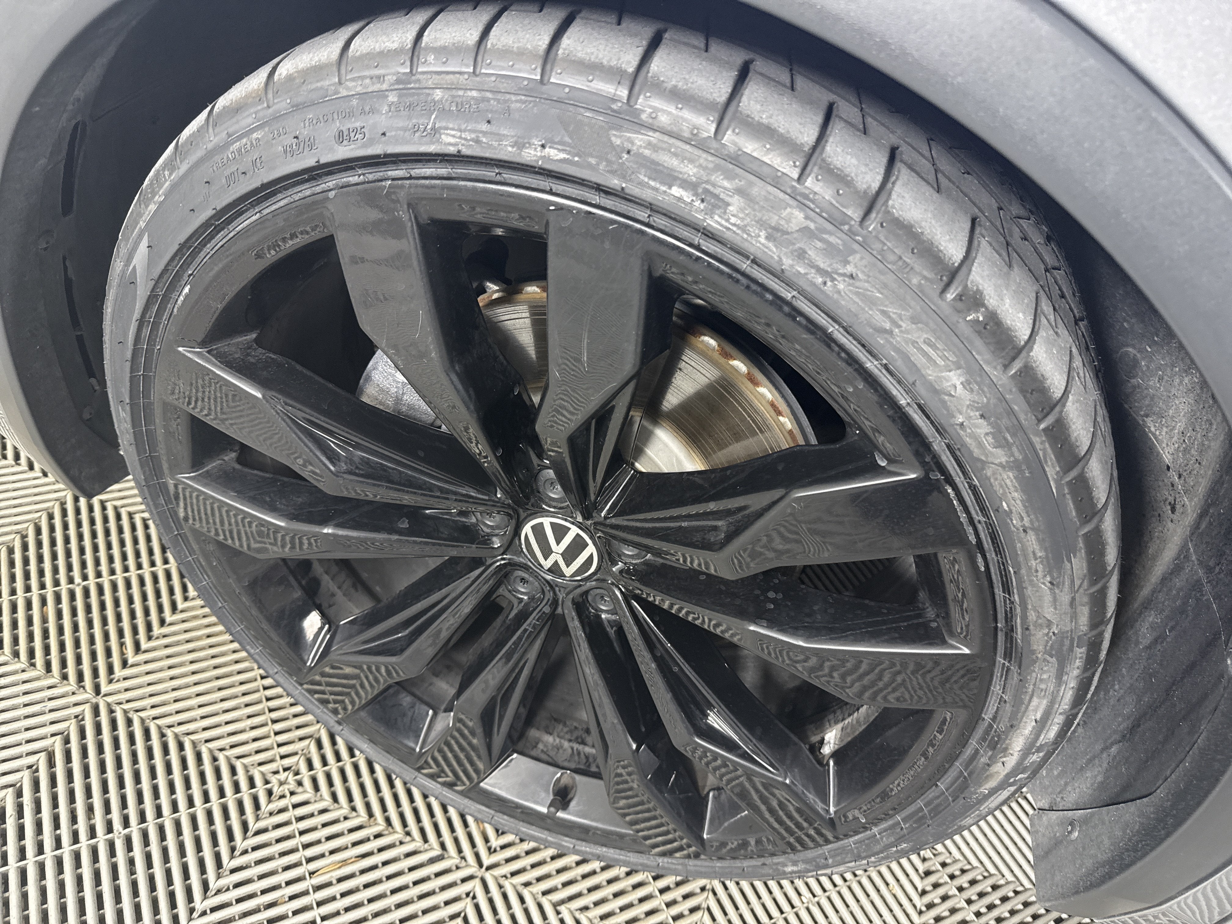 2023 Volkswagen Tiguan SE R-Line Black