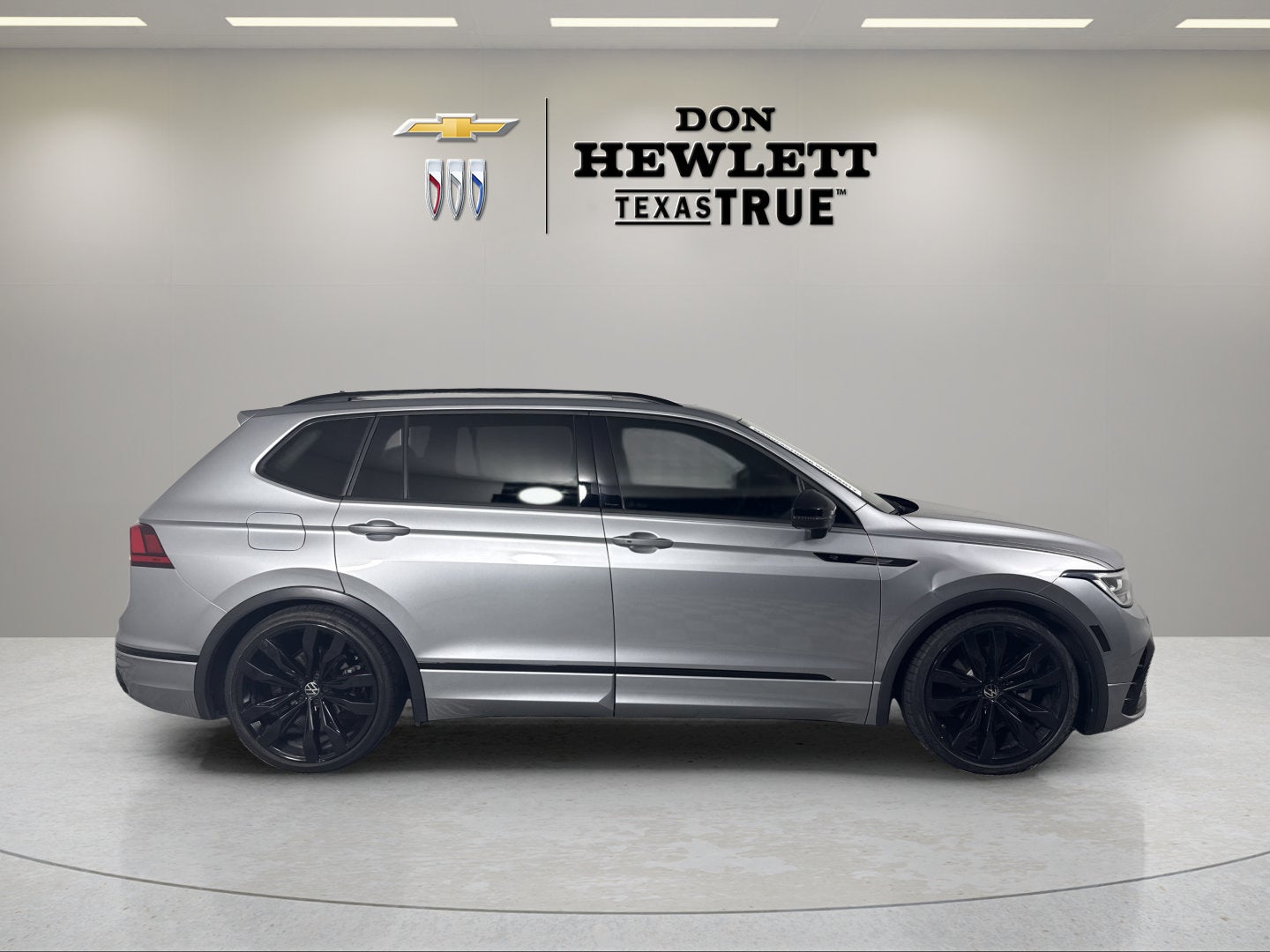 2023 Volkswagen Tiguan SE R-Line Black