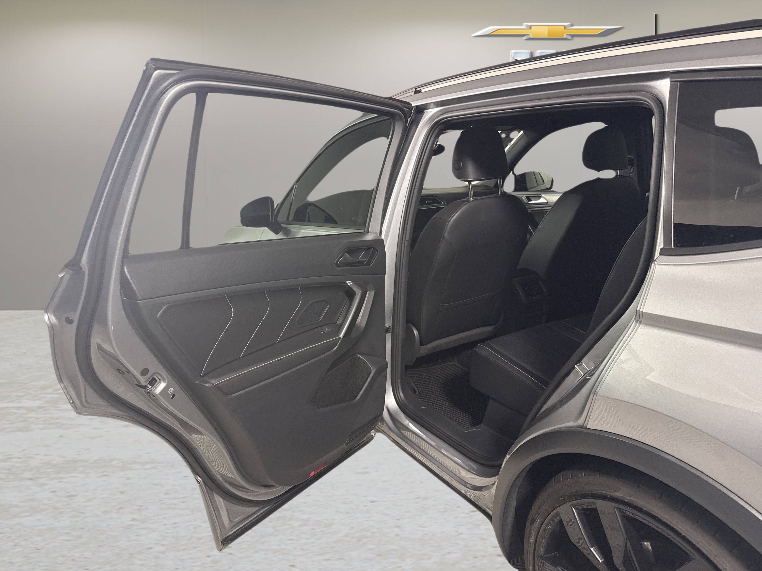 2023 Volkswagen Tiguan SE R-Line Black