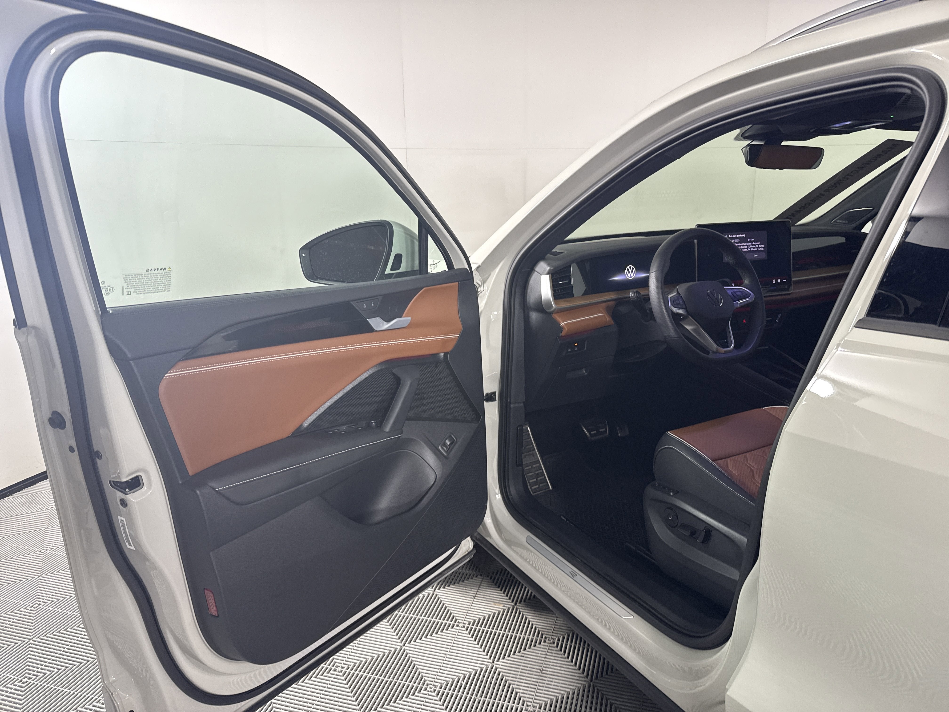 2025 Volkswagen Tiguan SEL R-Line