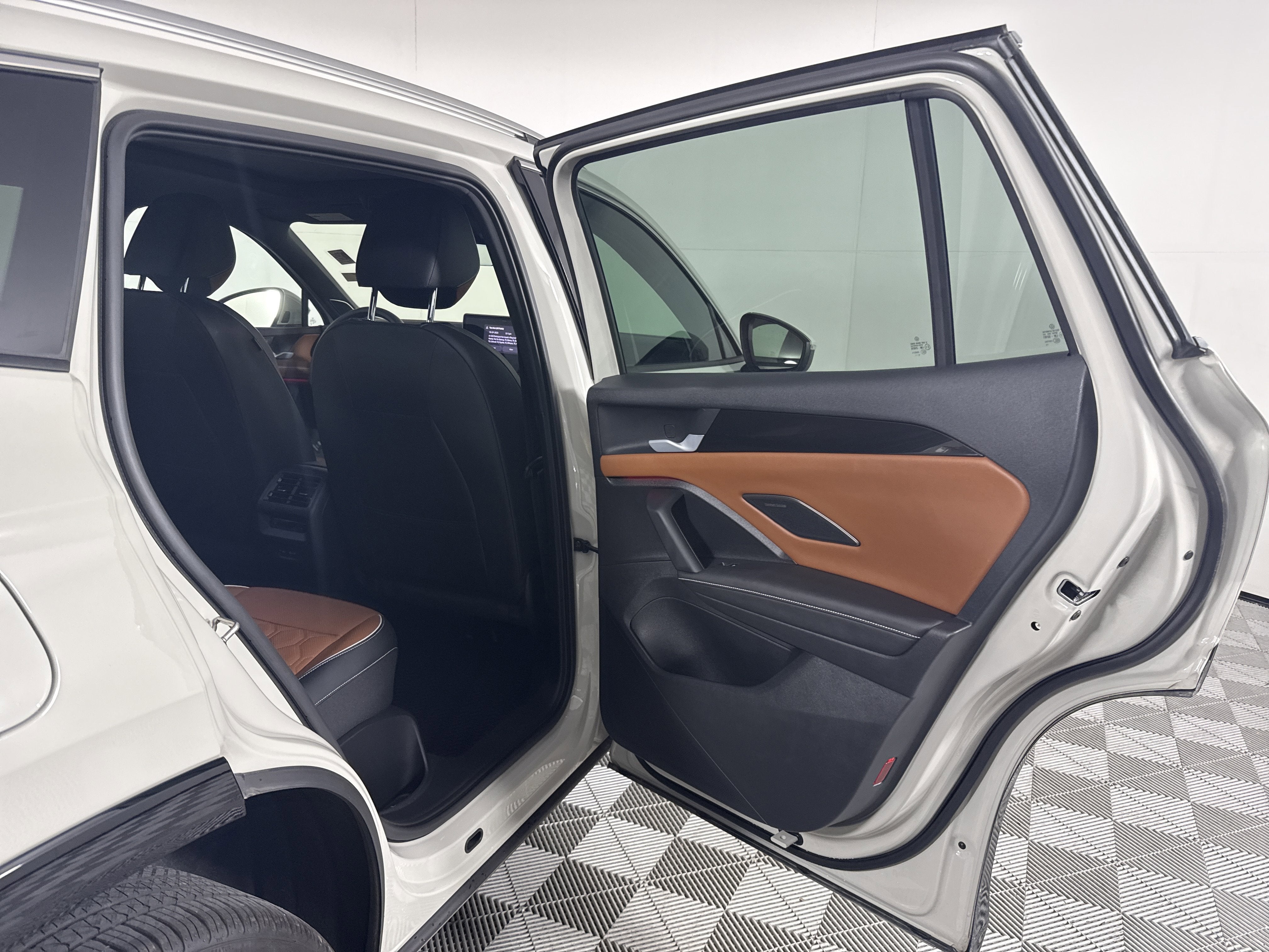 2025 Volkswagen Tiguan SEL R-Line