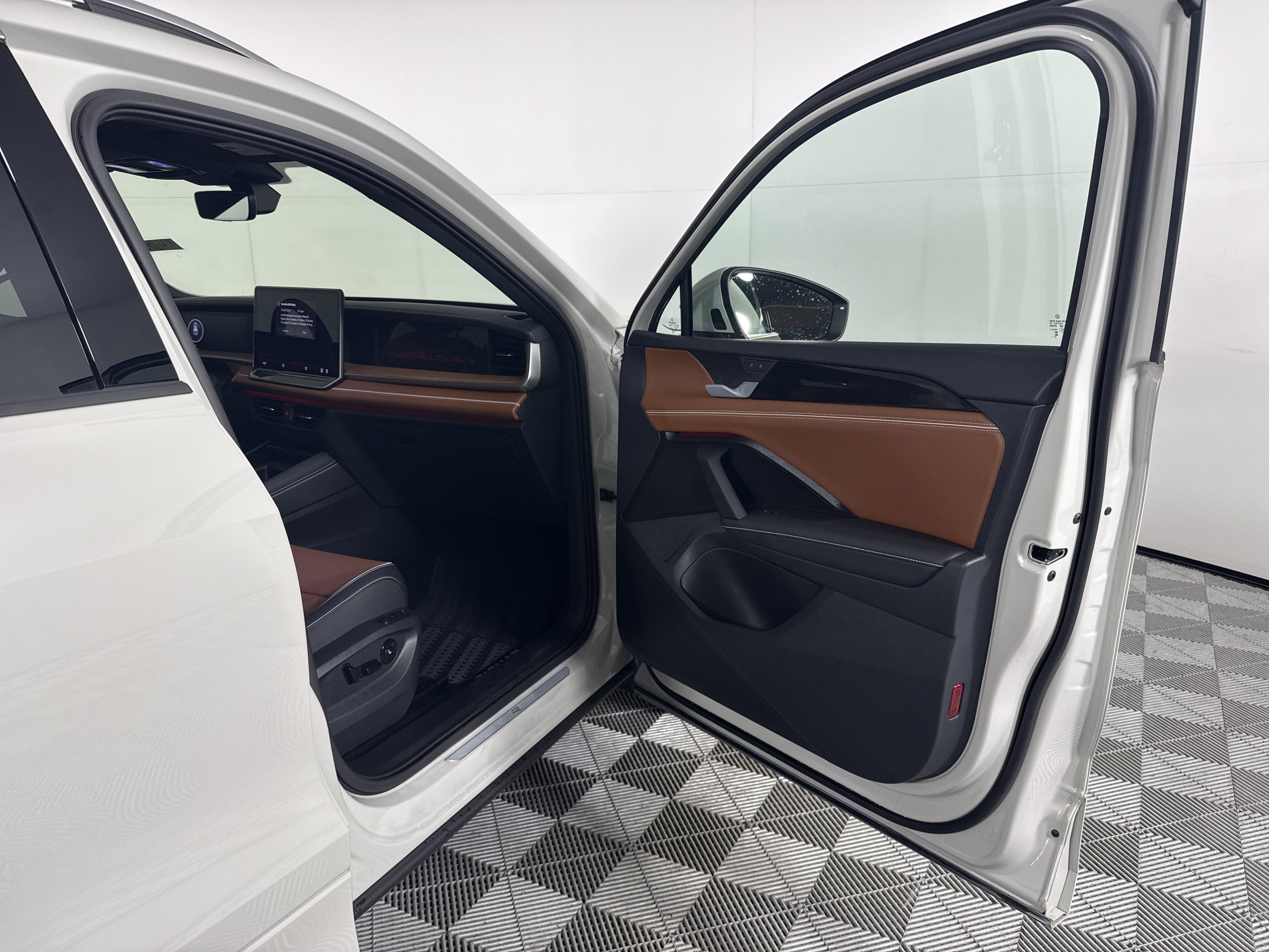 2025 Volkswagen Tiguan SEL R-Line