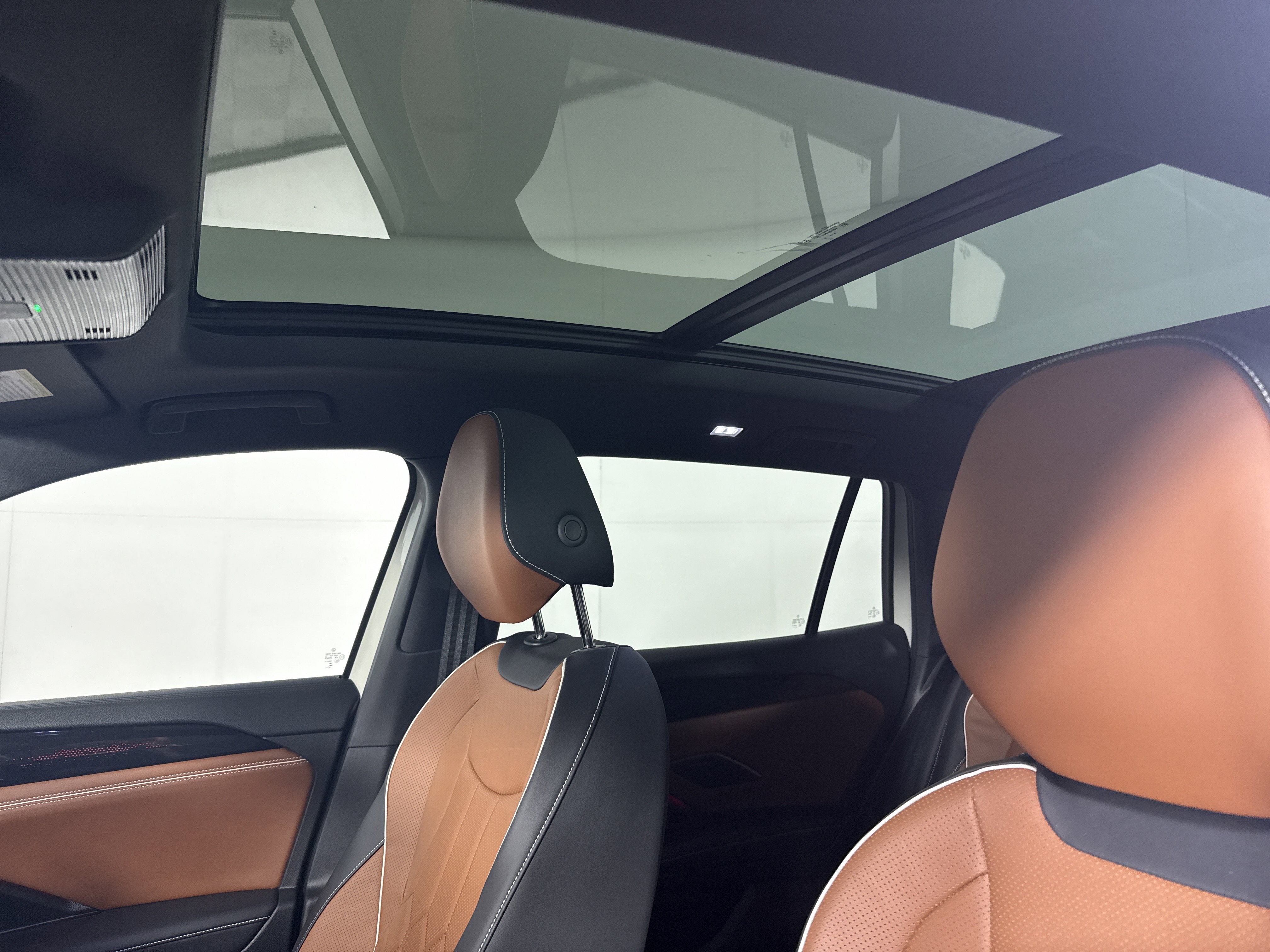 2025 Volkswagen Tiguan SEL R-Line