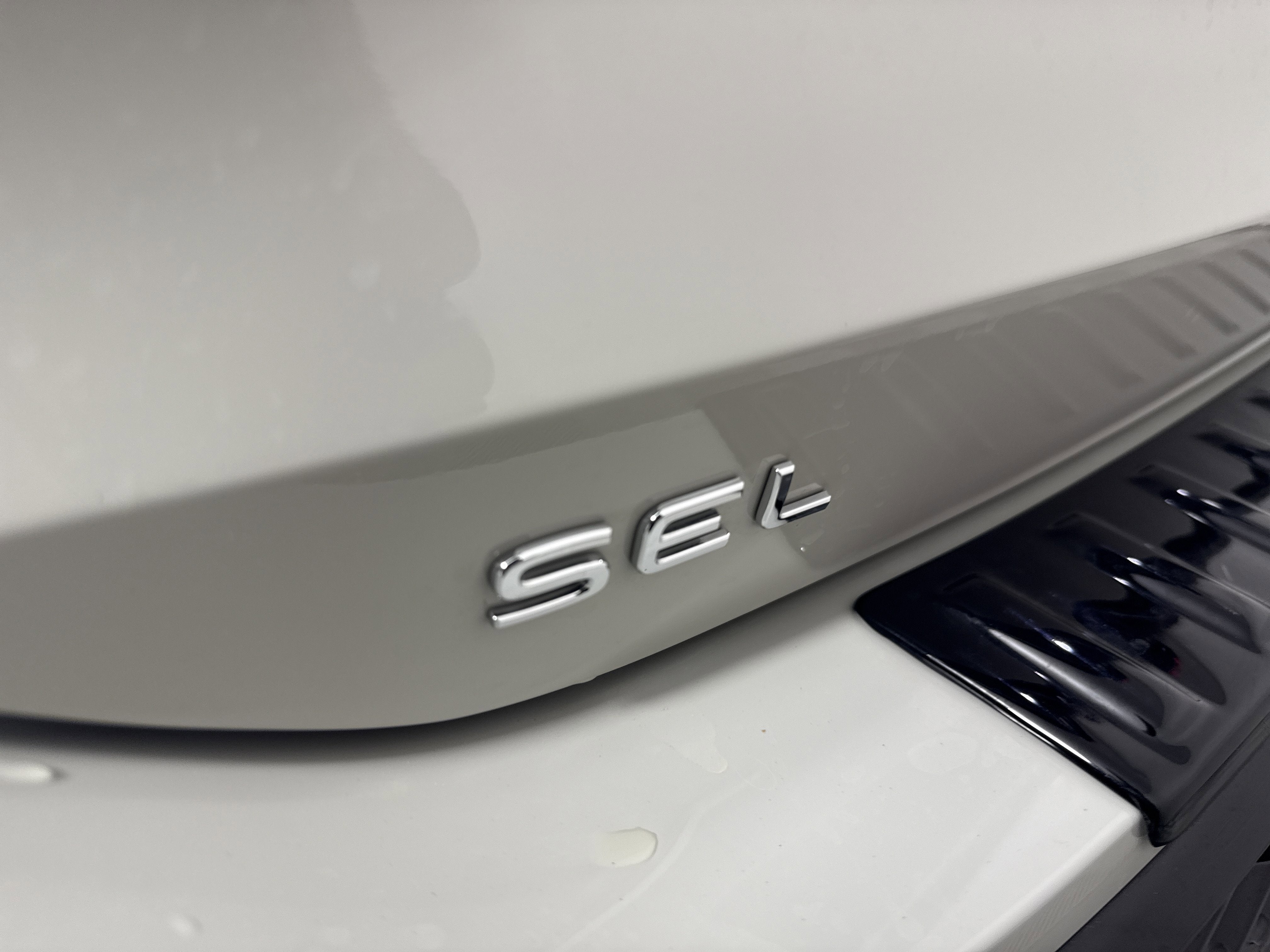 2025 Volkswagen Tiguan SEL R-Line