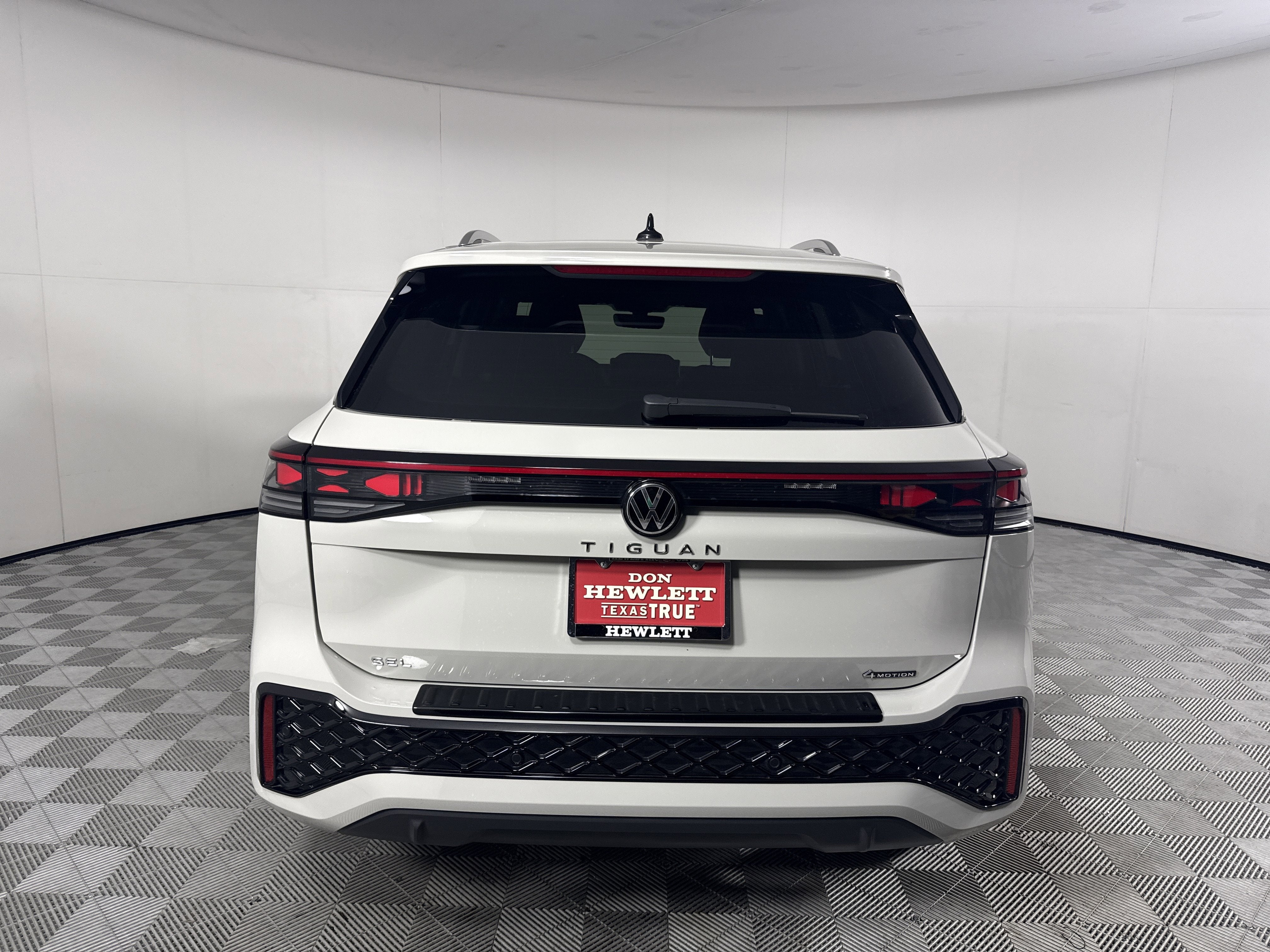 2025 Volkswagen Tiguan SEL R-Line