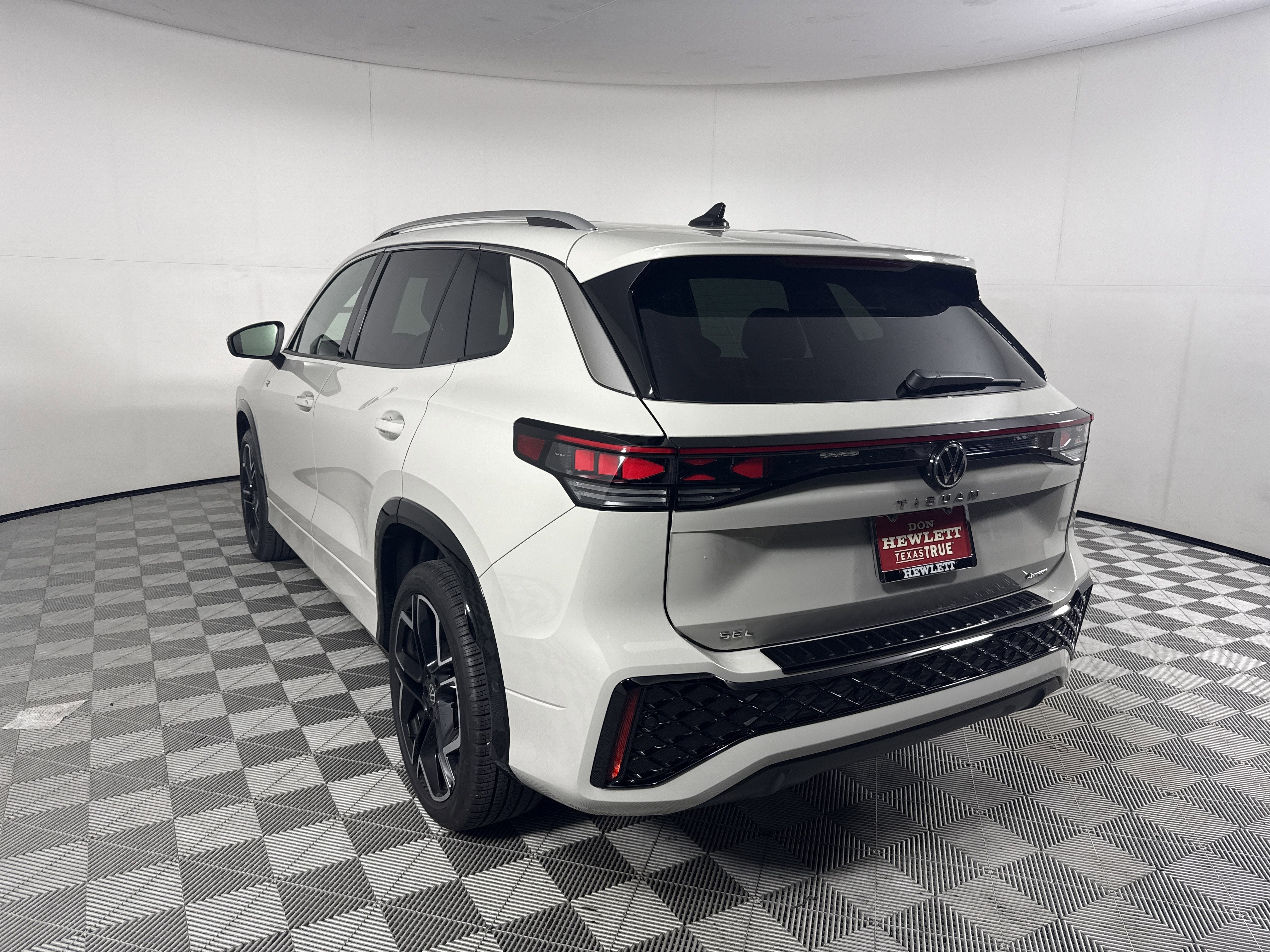 2025 Volkswagen Tiguan SEL R-Line