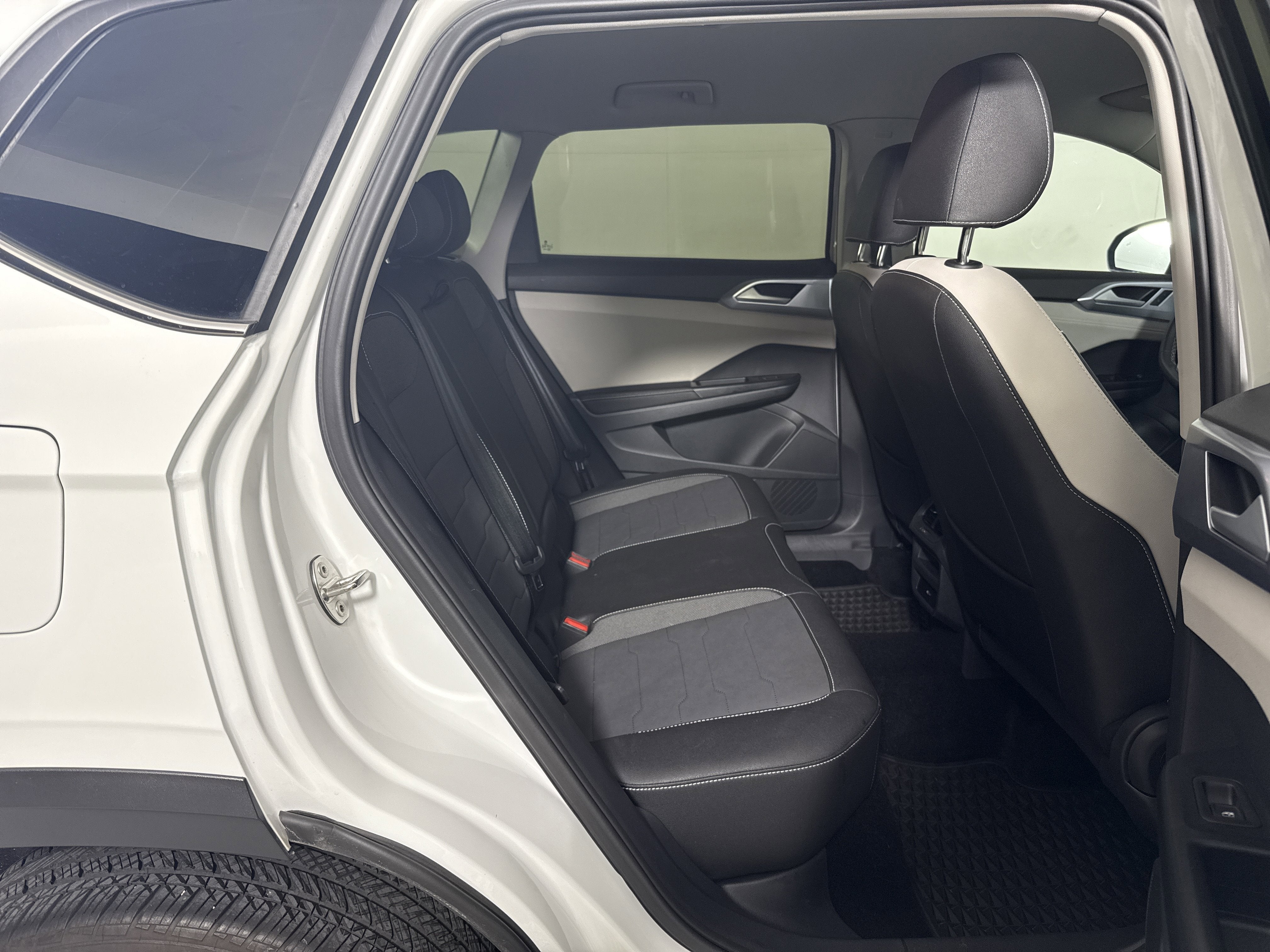 2025 Volkswagen Taos SE