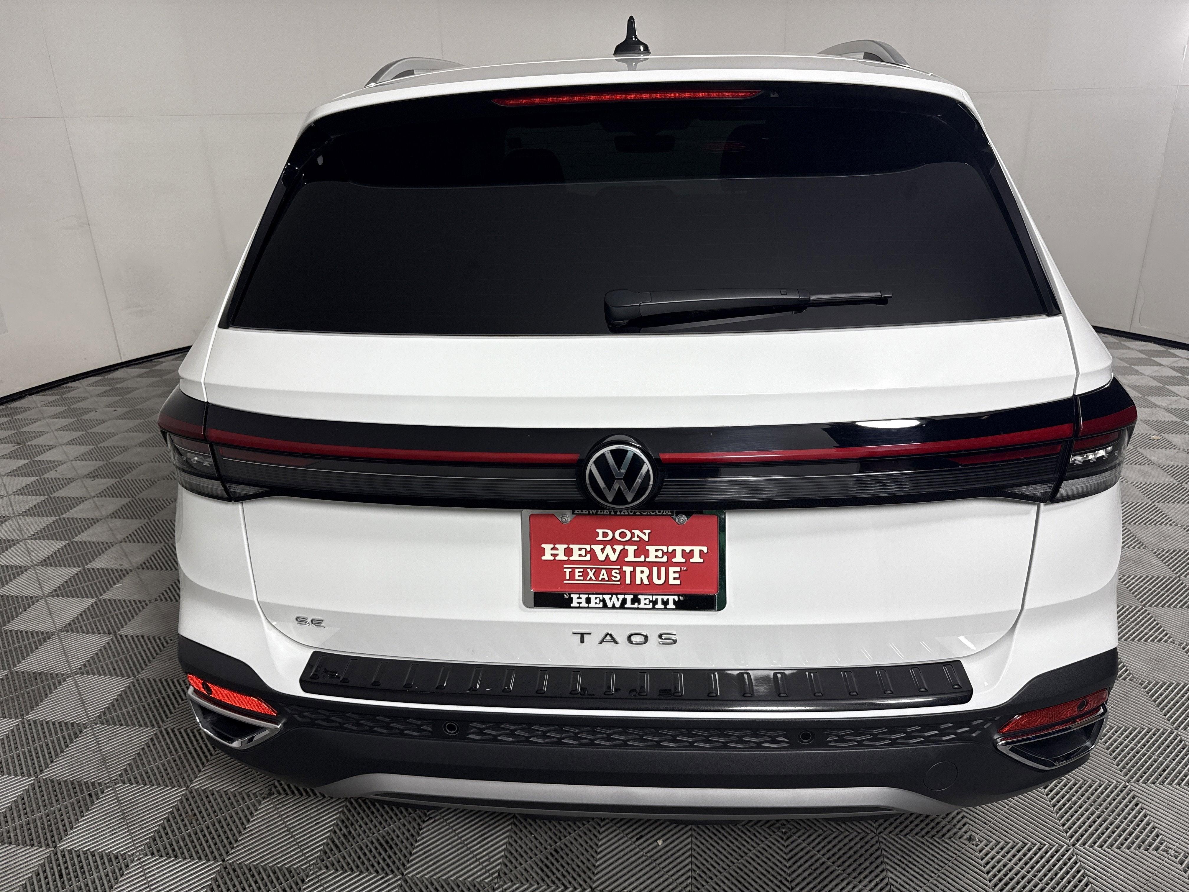 2025 Volkswagen Taos SE