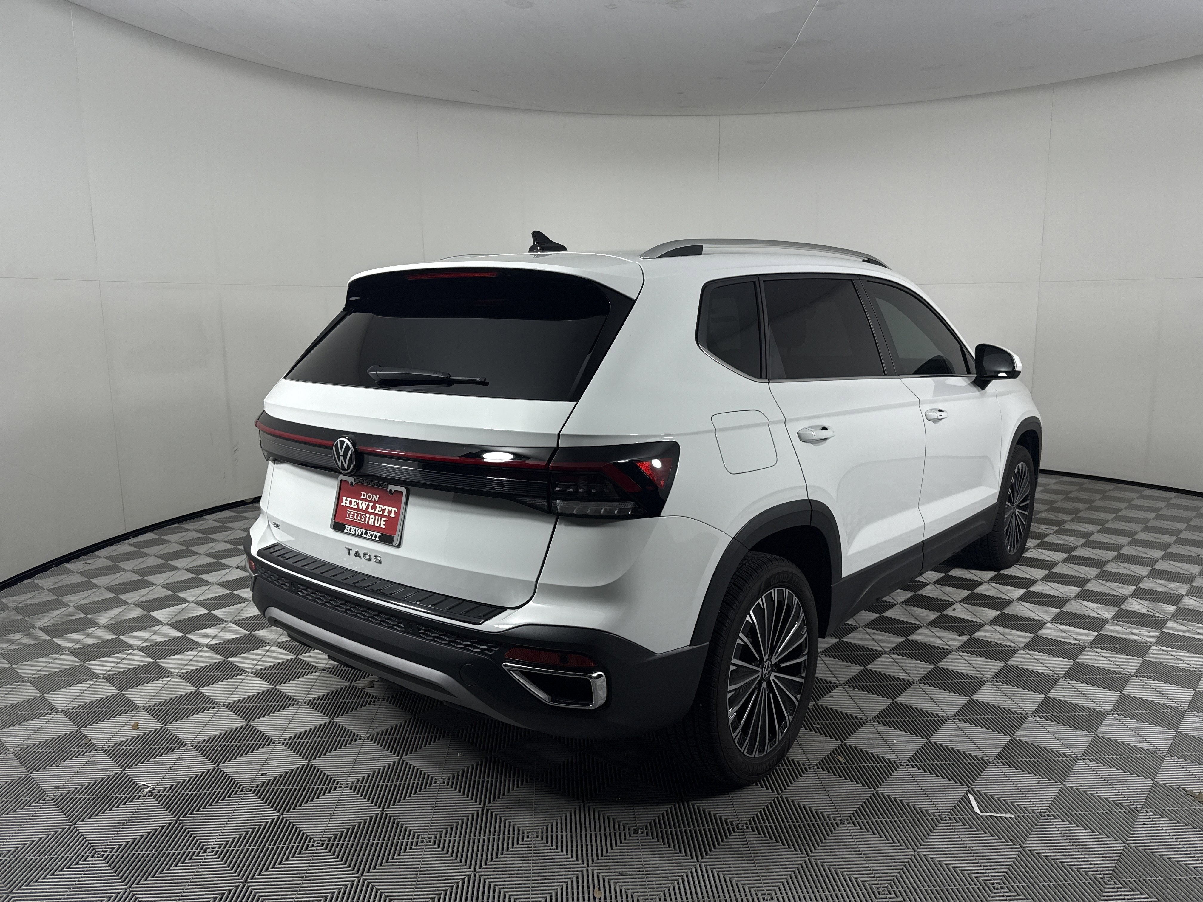 2025 Volkswagen Taos SE