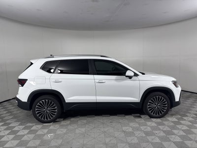 2025 Volkswagen Taos SE