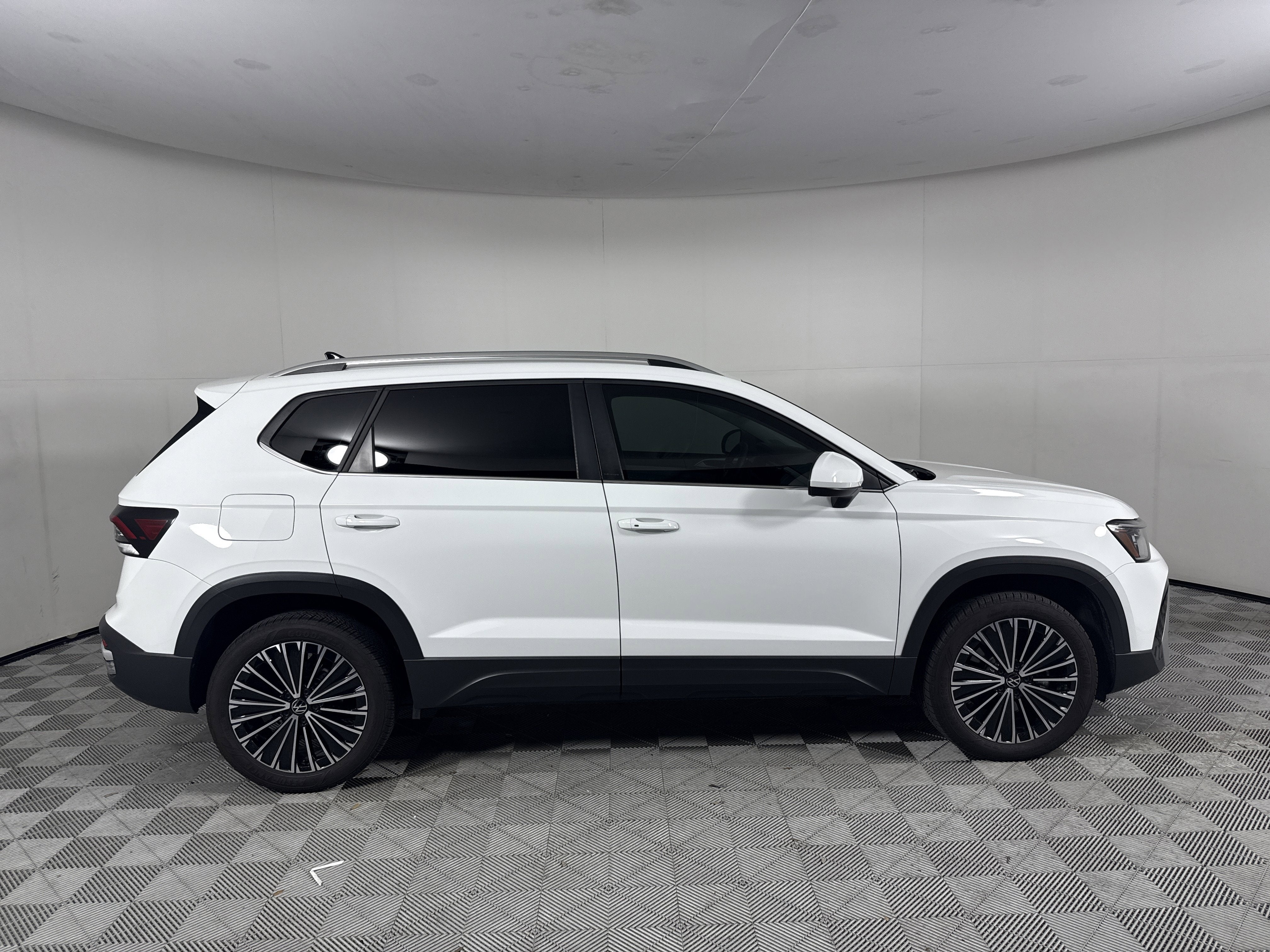 2025 Volkswagen Taos SE