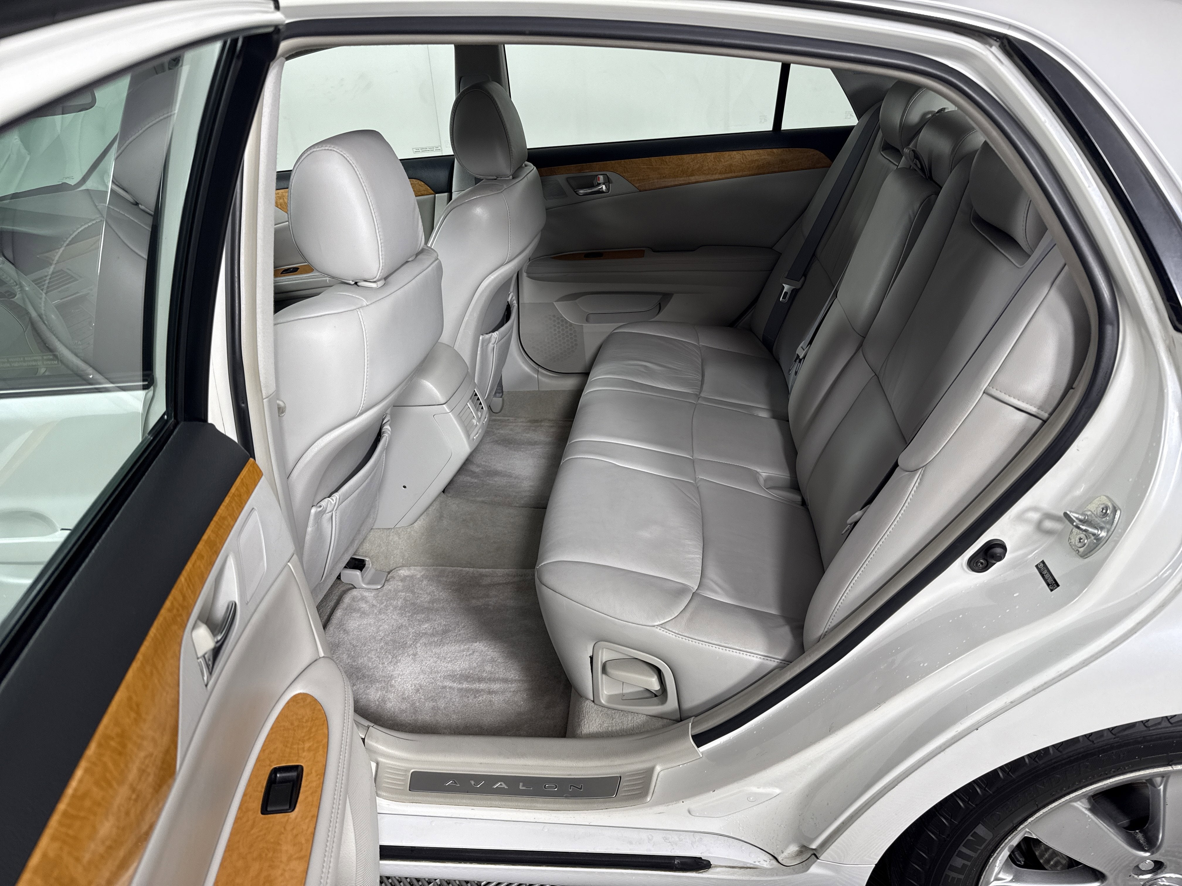 2006 Toyota Avalon XLS