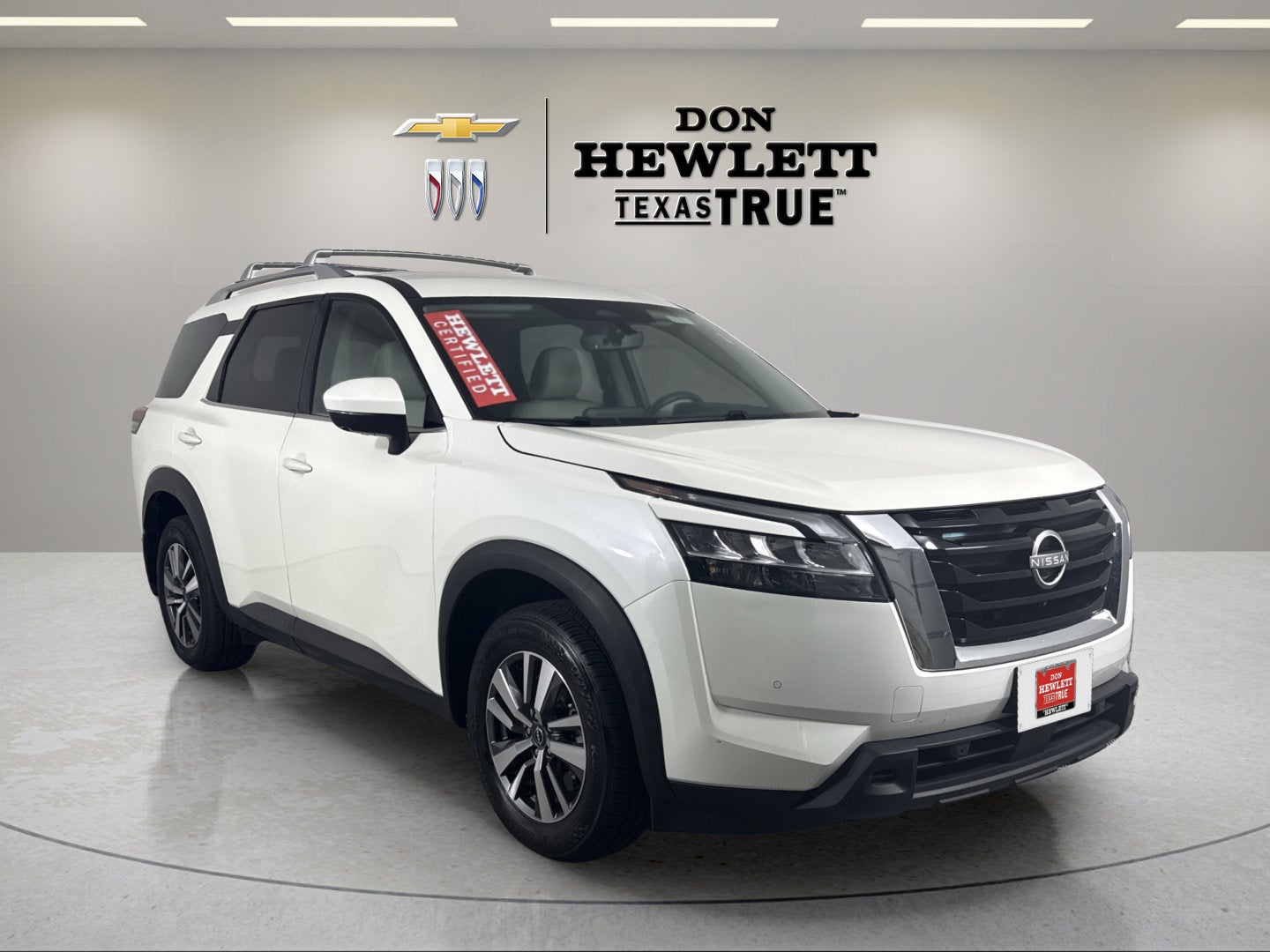 2024 Nissan Pathfinder SL