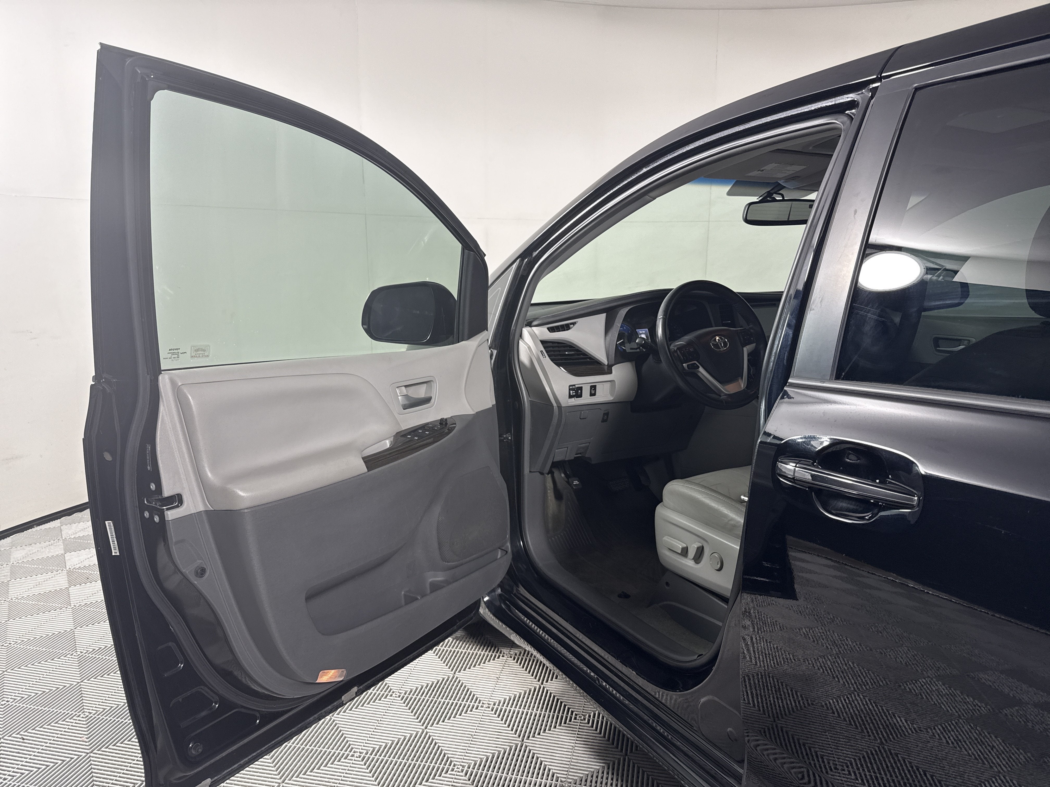 2015 Toyota Sienna XLE