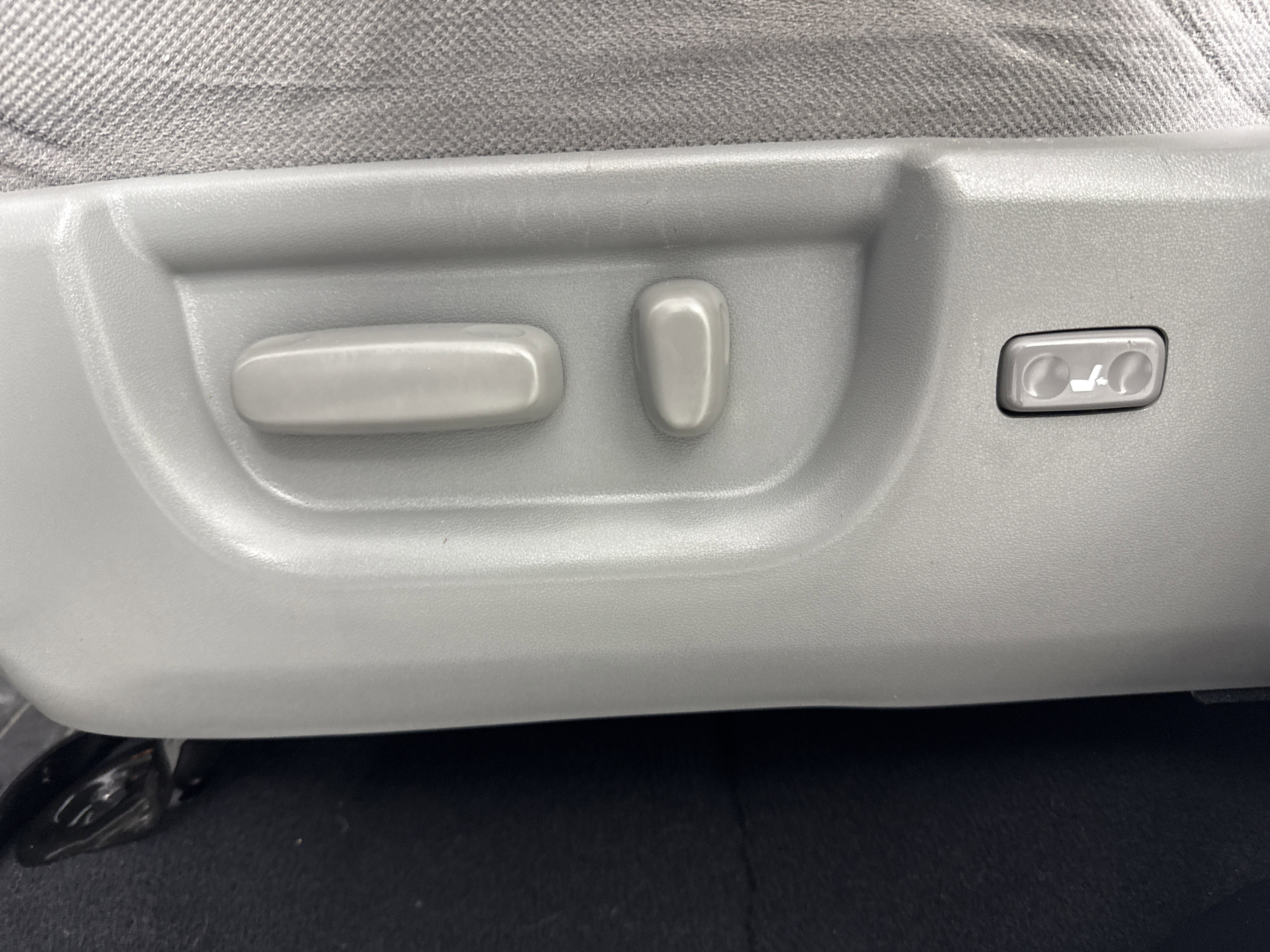 2013 Toyota Tundra 4WD Truck GRADE