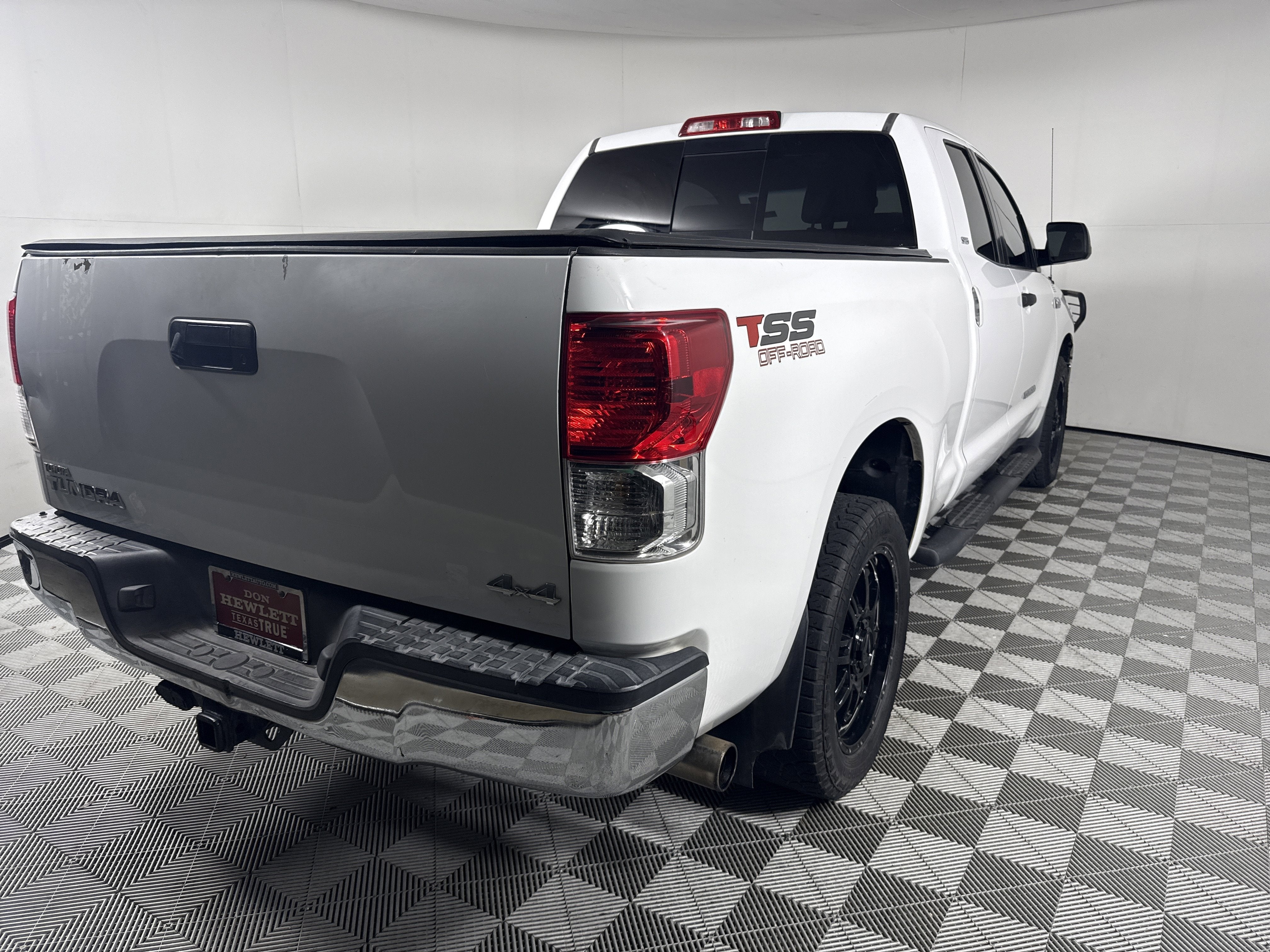 2013 Toyota Tundra 4WD Truck GRADE