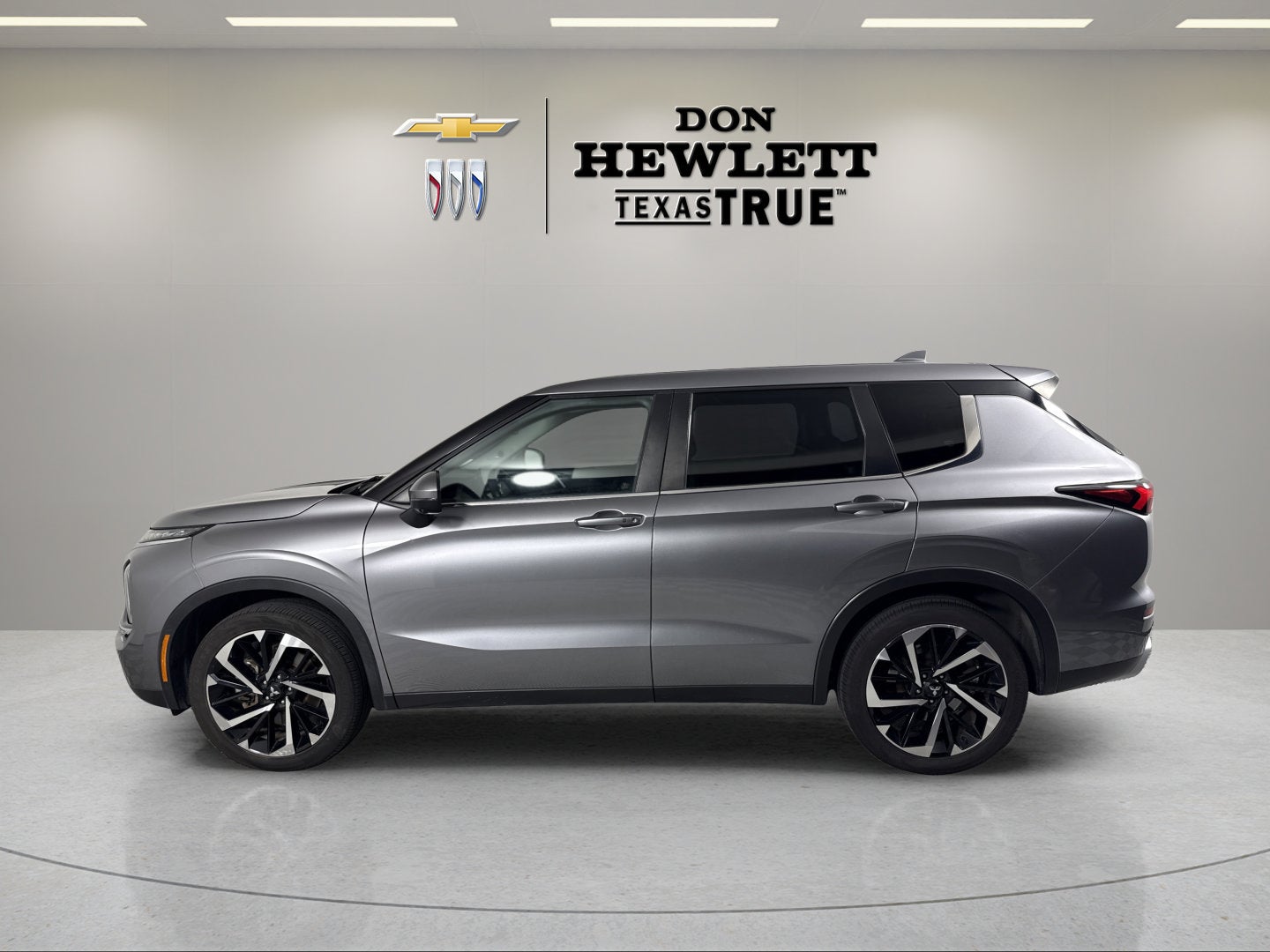 2023 Mitsubishi Outlander SE
