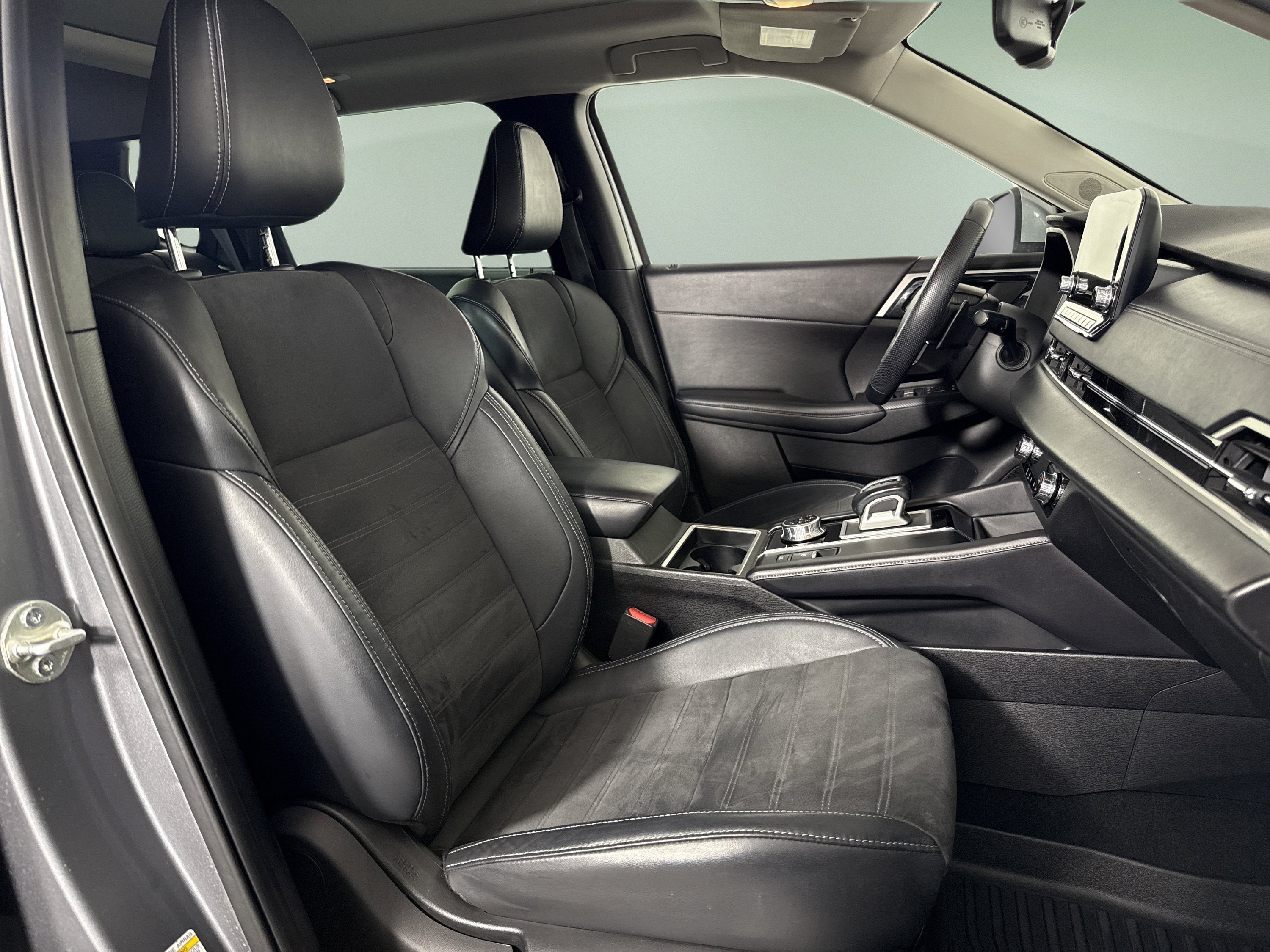 2023 Mitsubishi Outlander SE