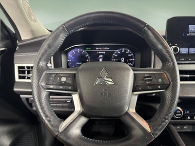 2023 Mitsubishi Outlander SE