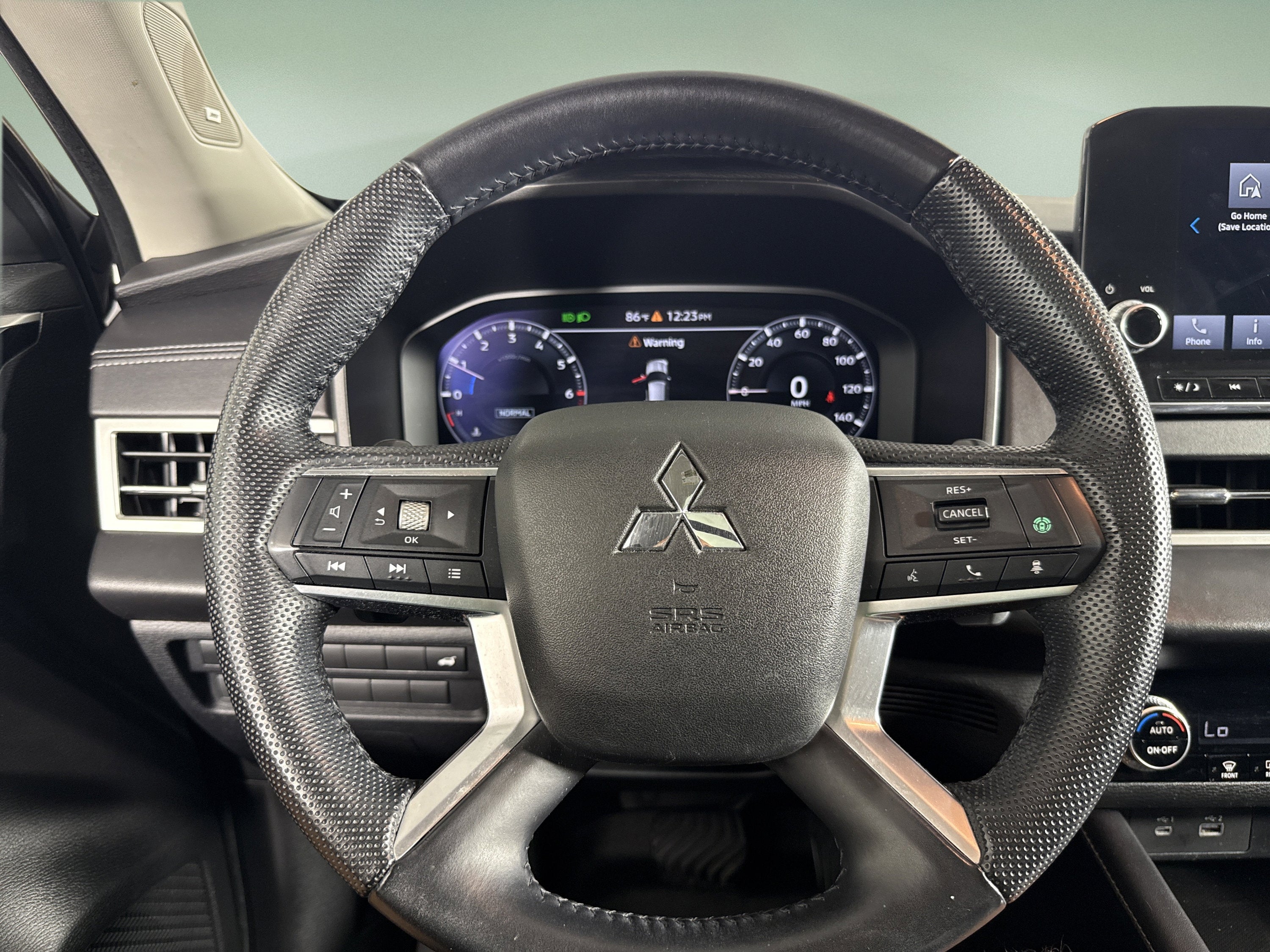 2023 Mitsubishi Outlander SE