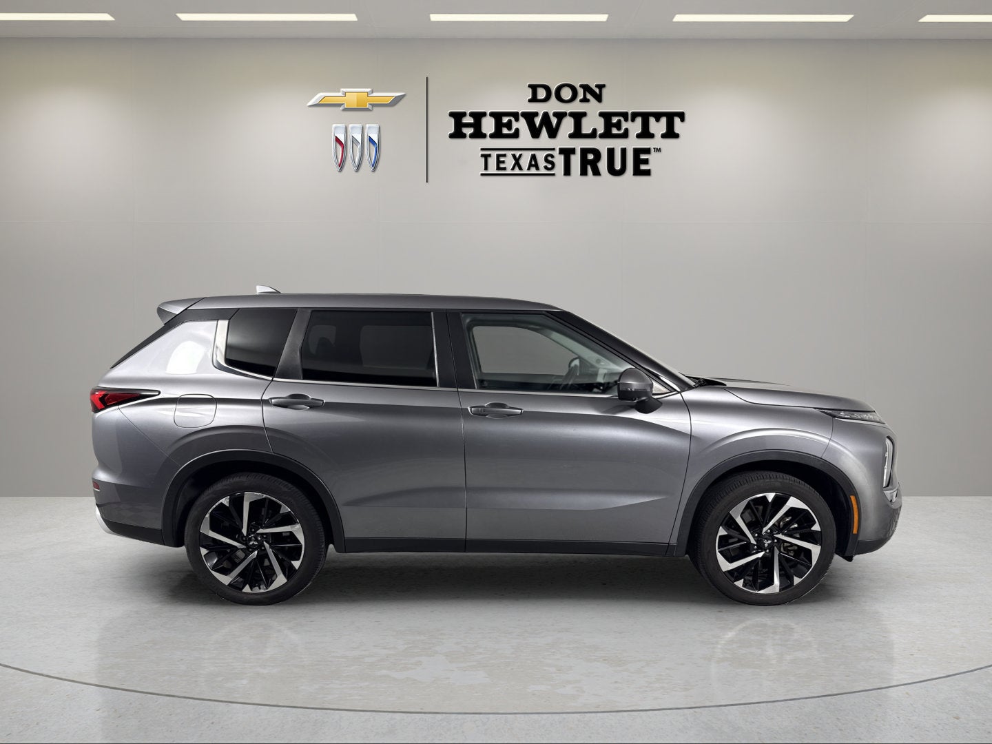 2023 Mitsubishi Outlander SE