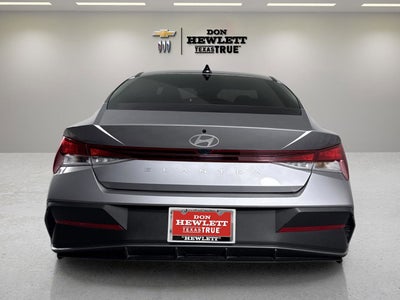 2025 Hyundai Elantra SE