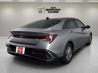 2025 Hyundai Elantra SE