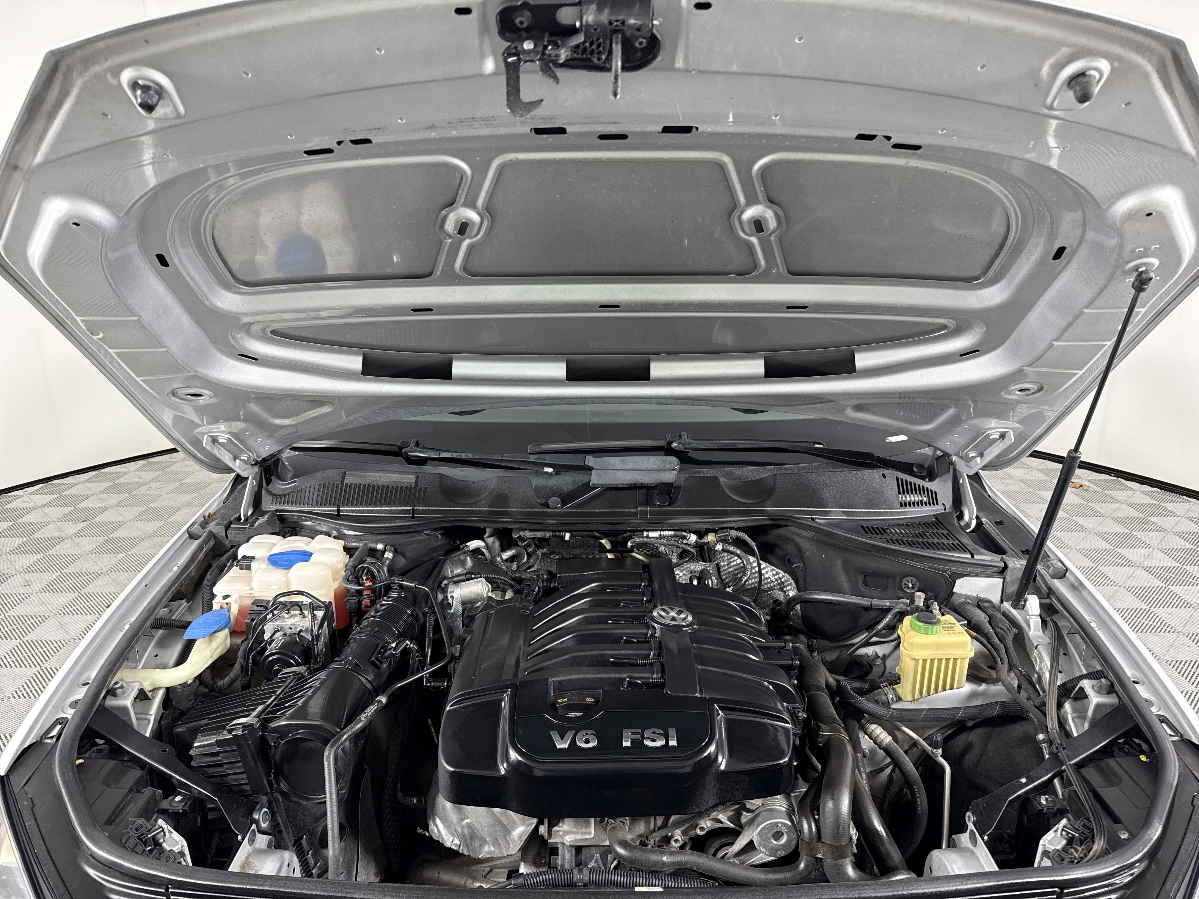 2013 Volkswagen Touareg Sport