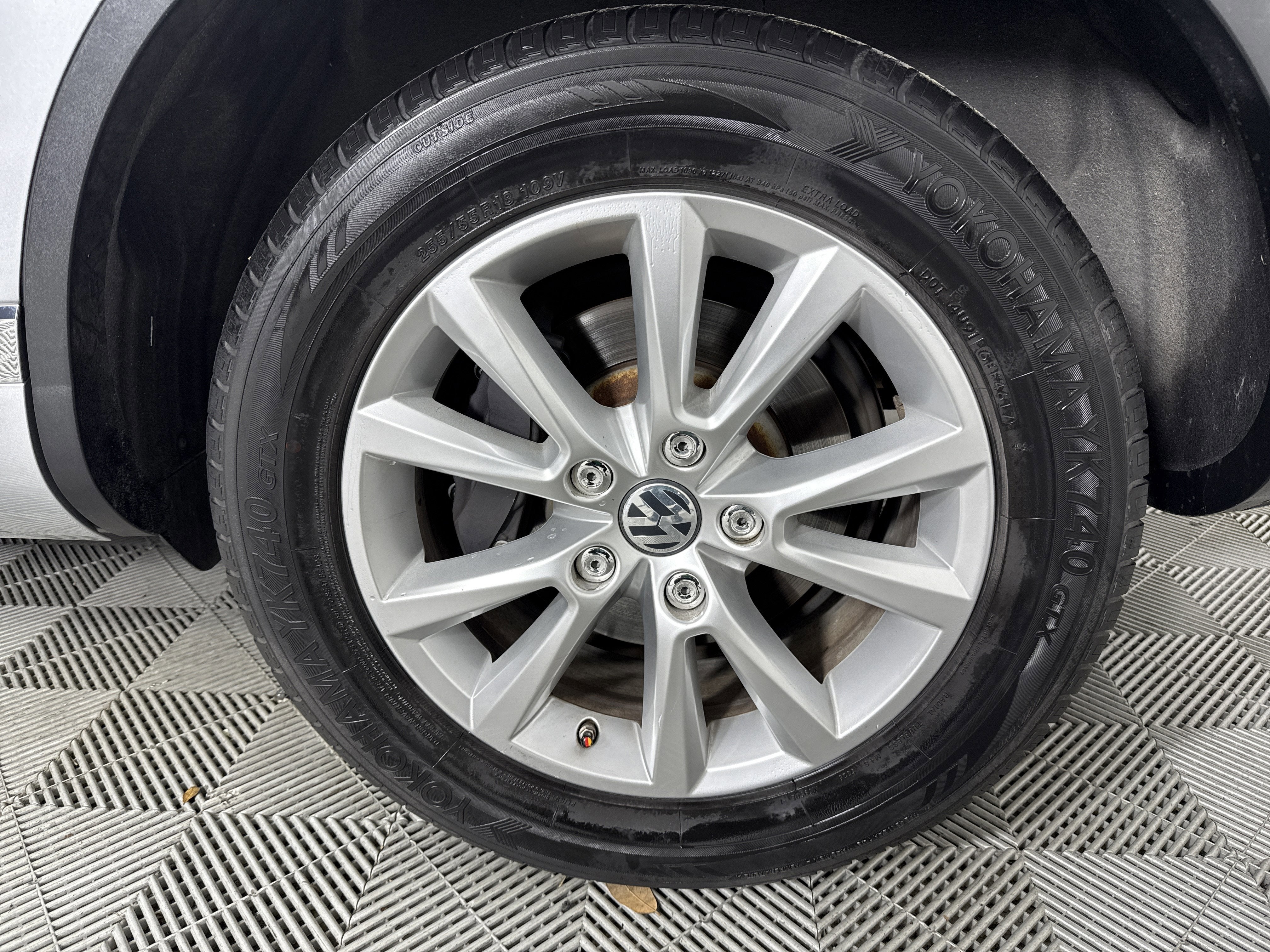 2013 Volkswagen Touareg Sport