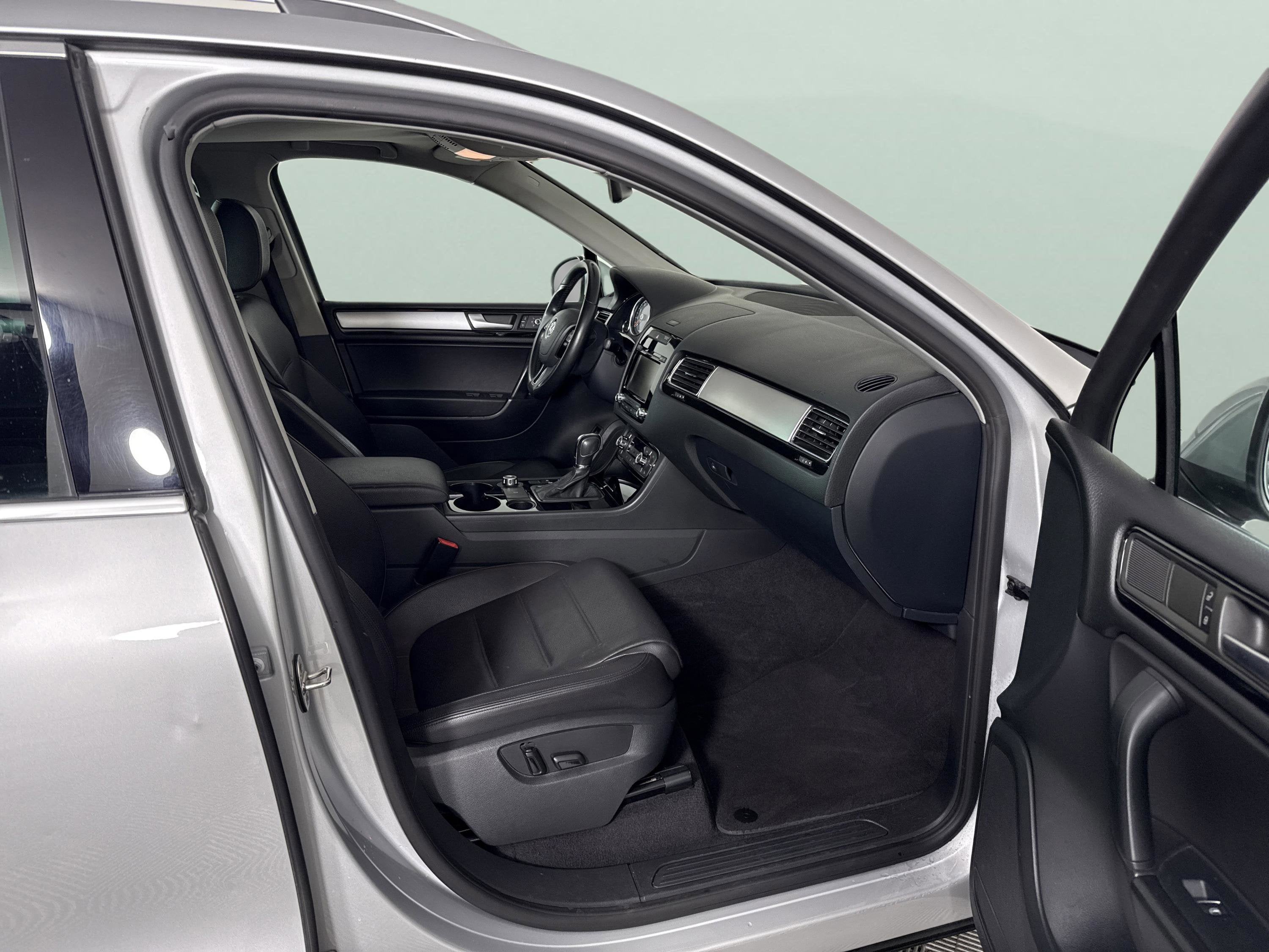 2013 Volkswagen Touareg Sport