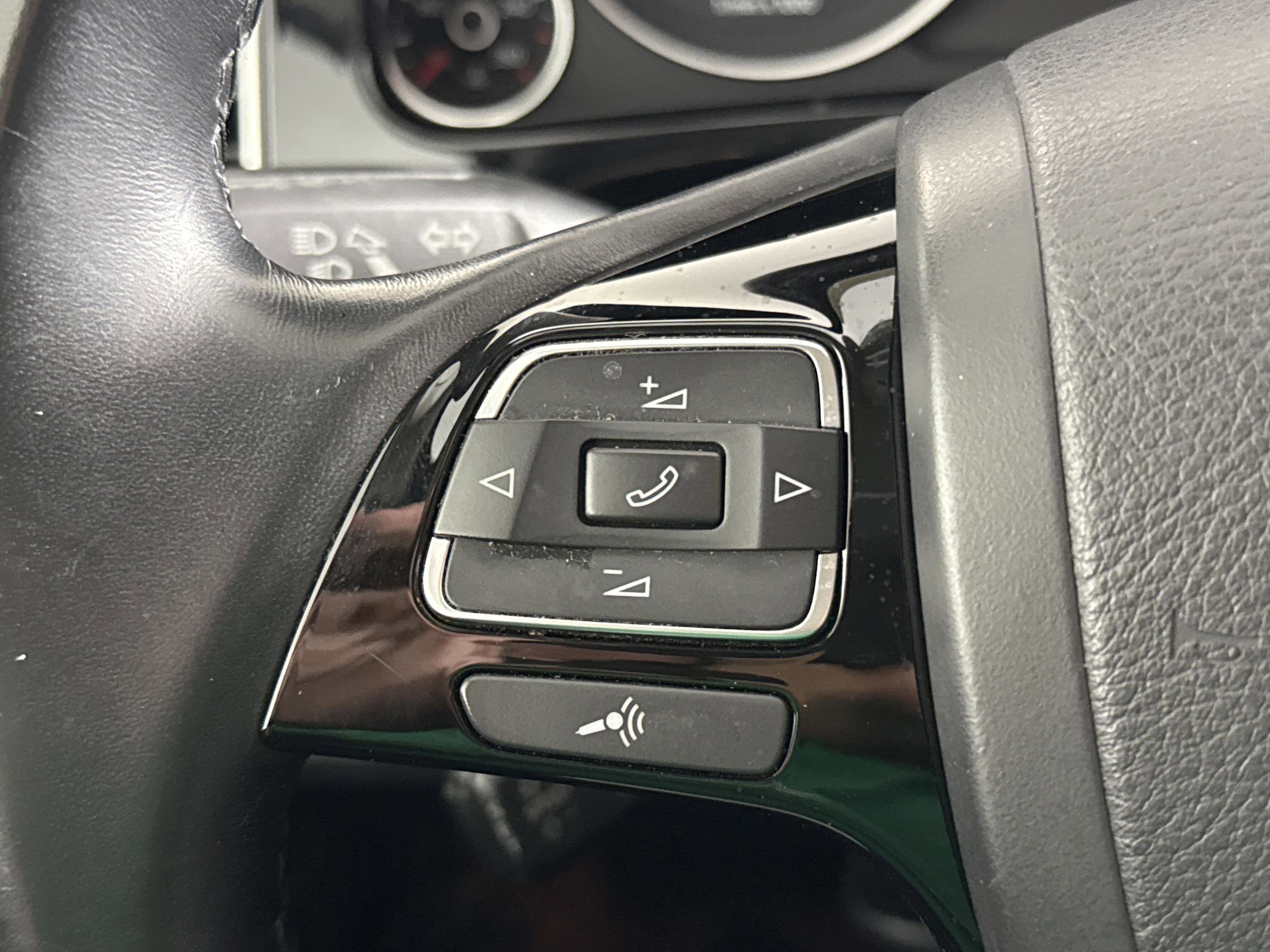 2013 Volkswagen Touareg Sport