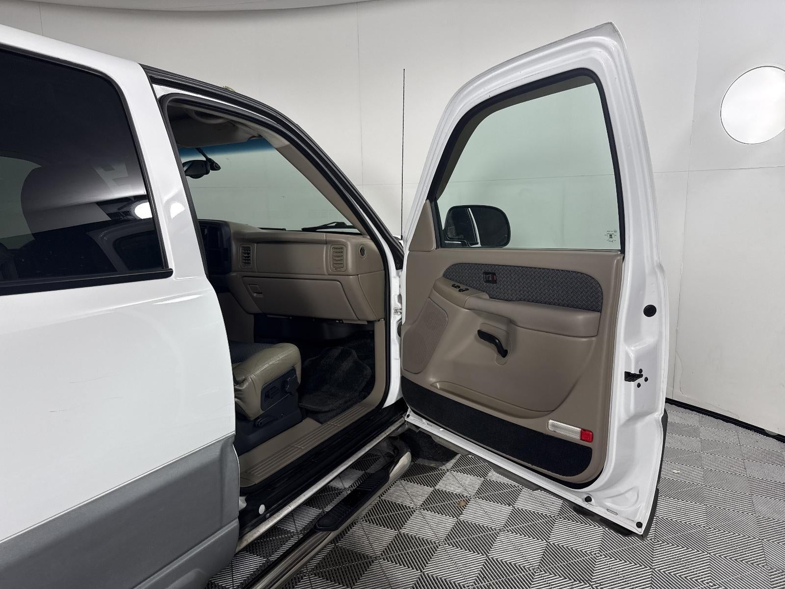 2002 Chevrolet Avalanche 1500 5dr Crew Cab 130" WB